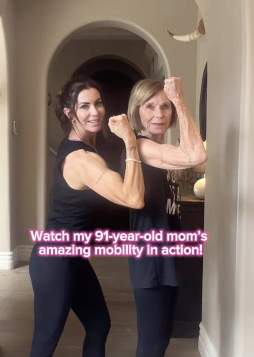 Dalyce Radke et Edna Giordano montrant leurs biceps | Source : Instagram/f_momof7
