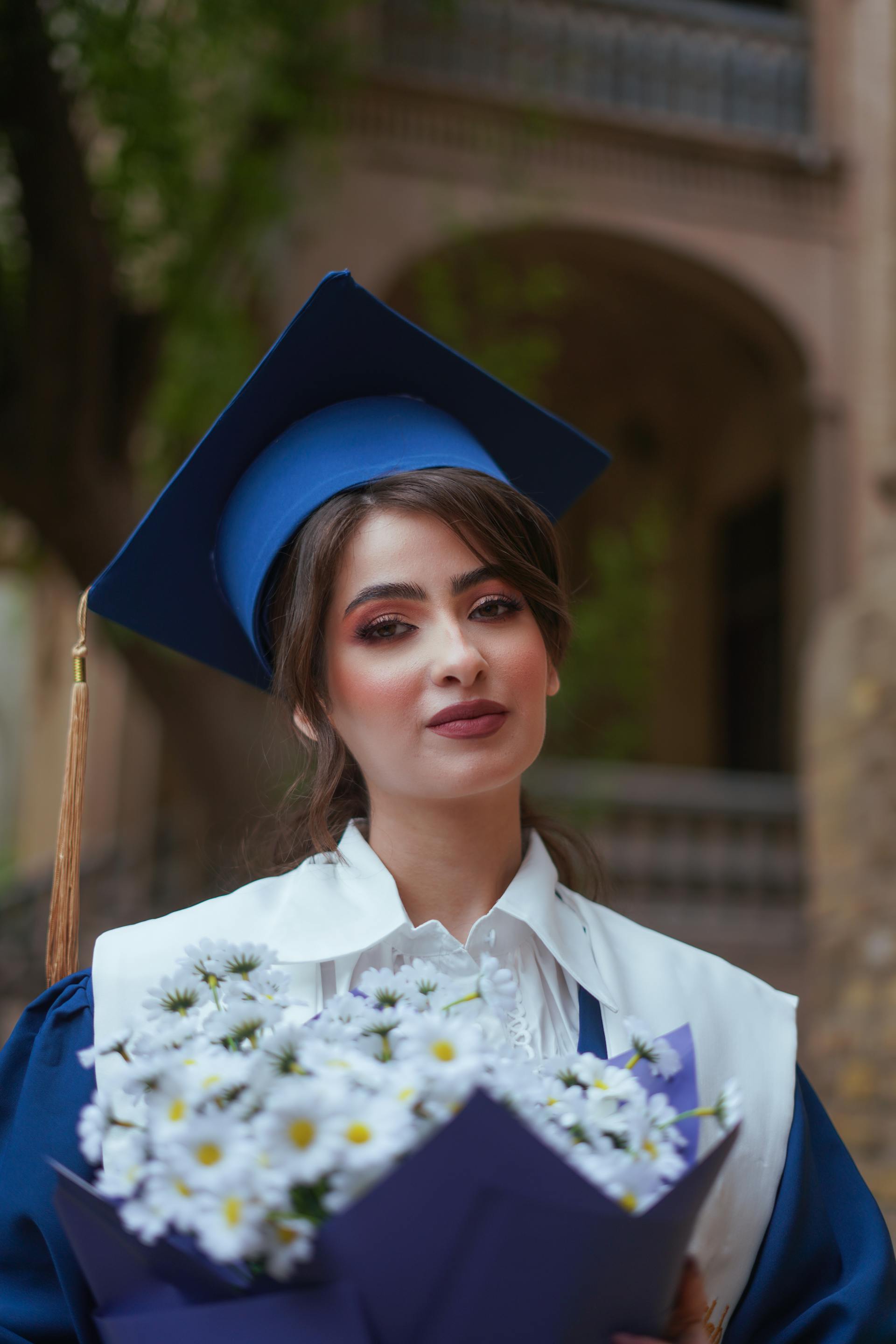 Une adolescente malheureuse lors de sa remise de diplôme | Source : Pexels