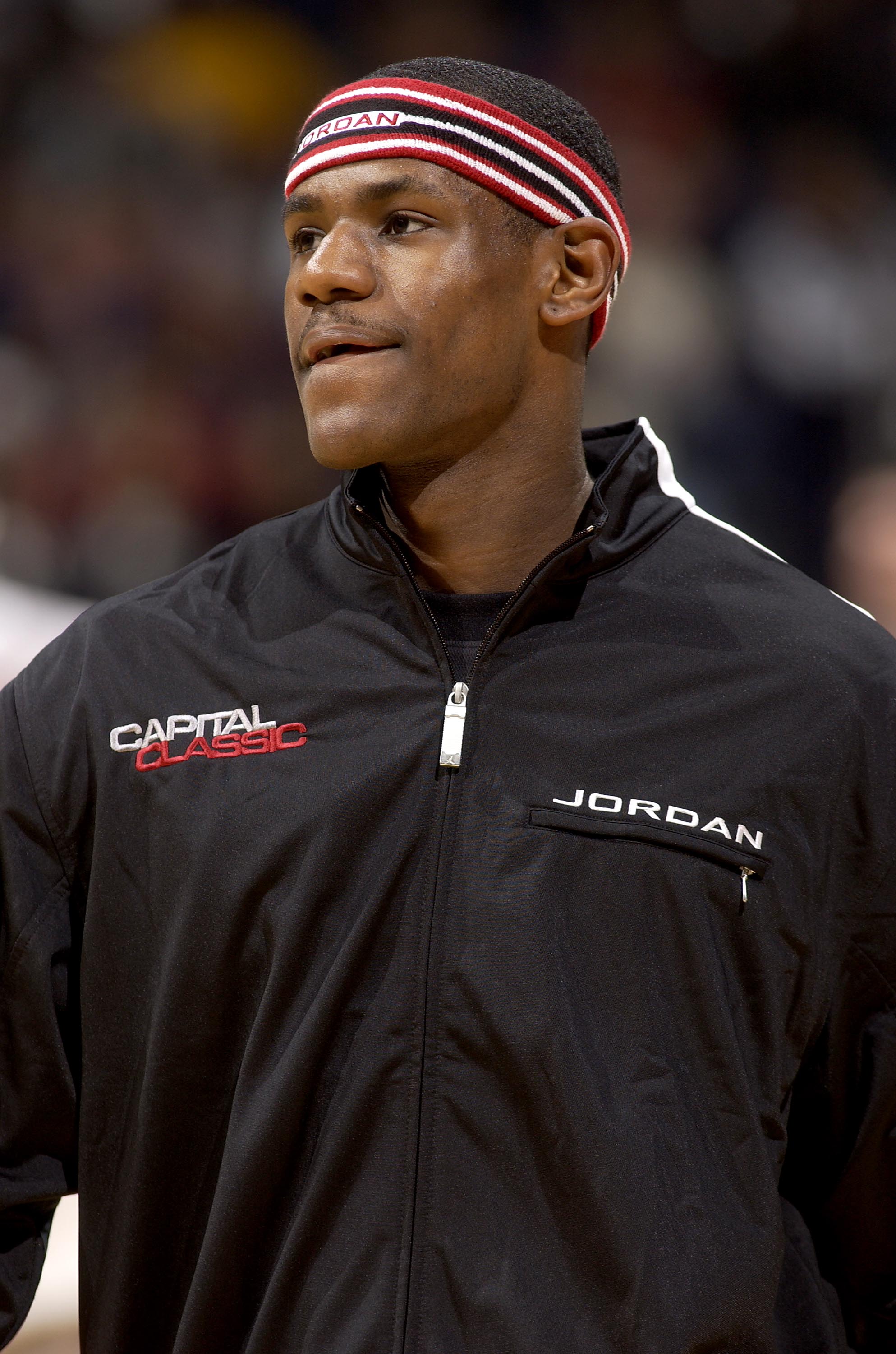 LeBron James s'échauffe avant le Jordan Capital Classic le 17 avril 2003 à Washington DC | Source : Getty Images