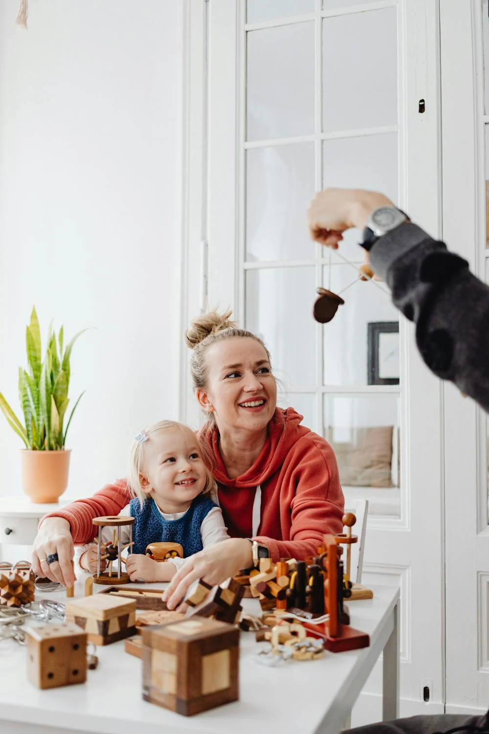 Une femme avec un enfant en bas âge | Source : Pexels