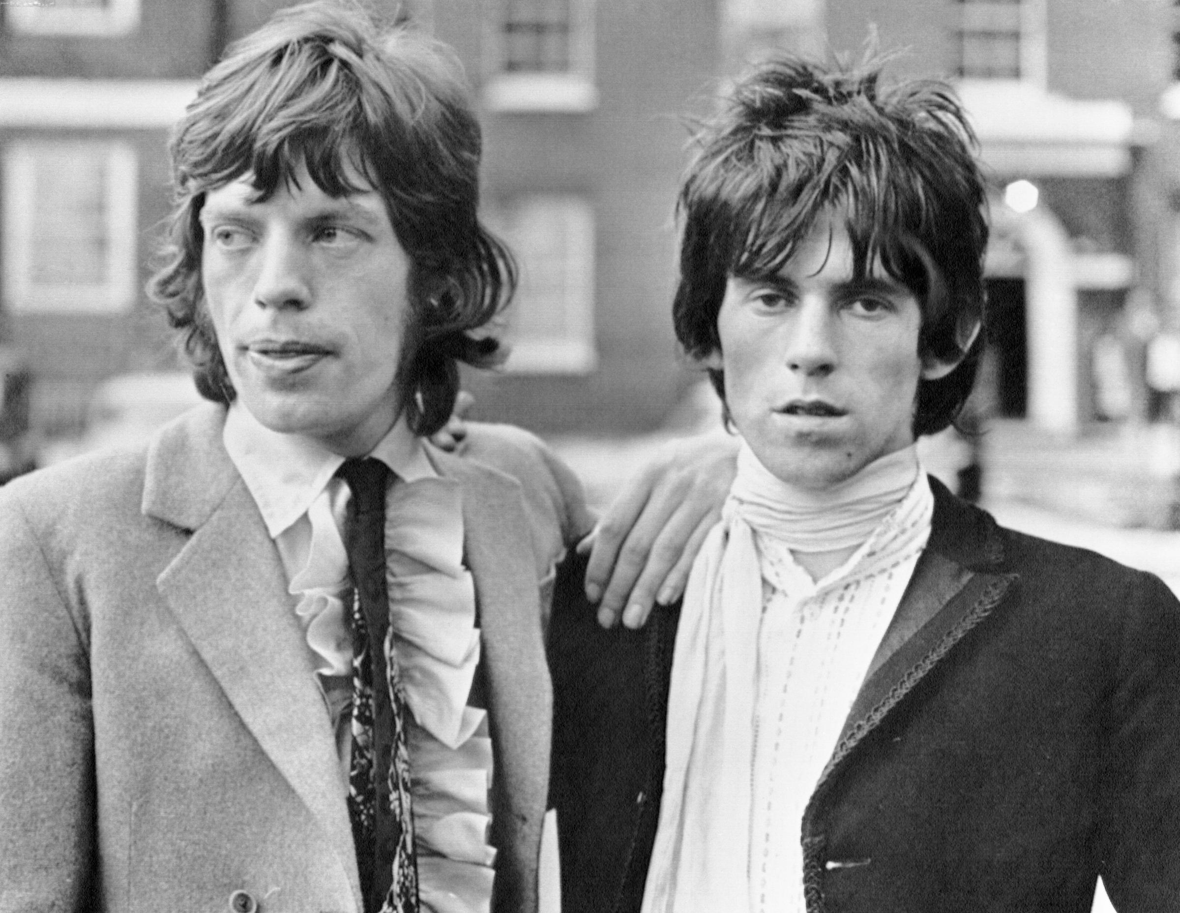 Mick Jagger et Keith Richards photographiés le 1er juillet 1967 | Source : Getty Images