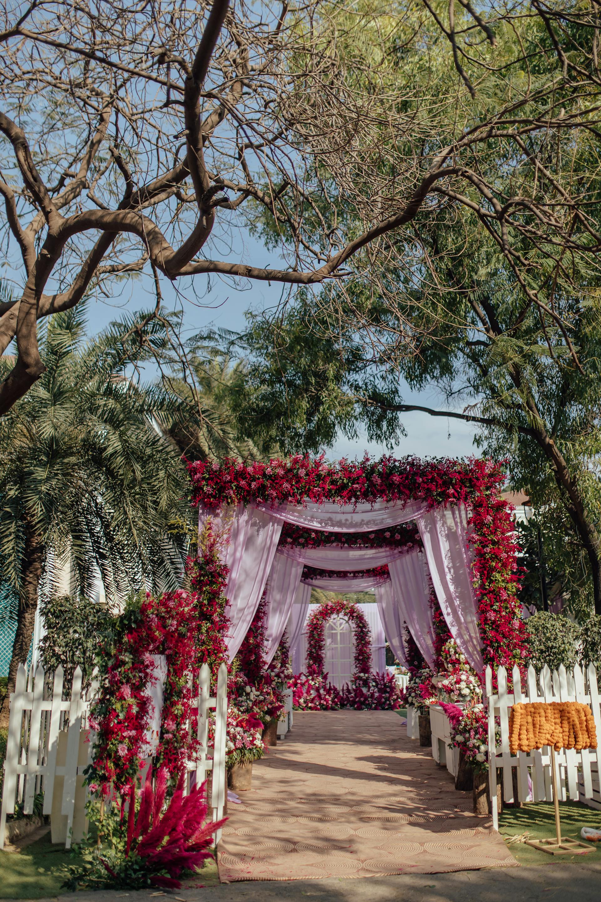 L'allée lors d'un mariage en plein air | Source : Pexels