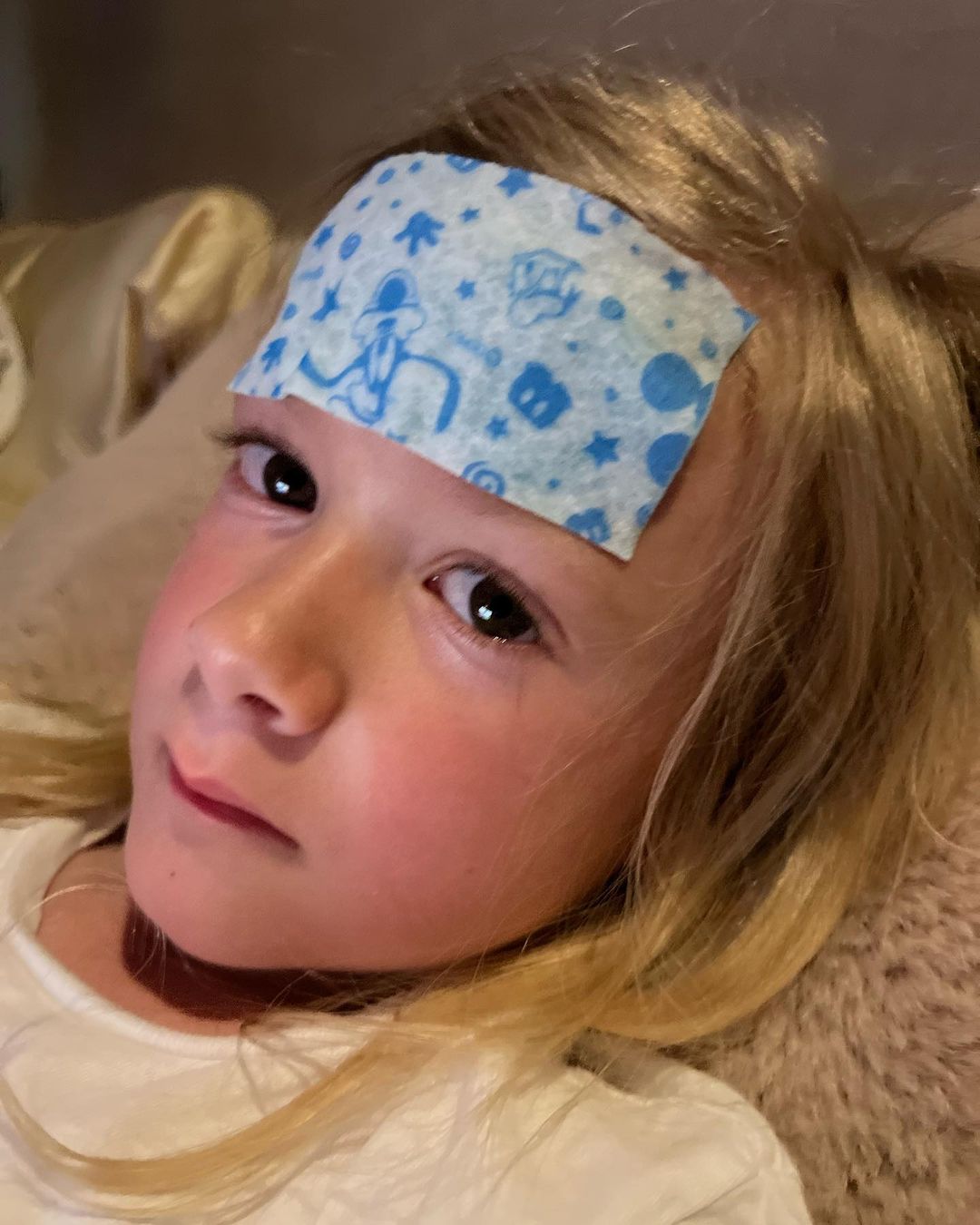 L'enfant malade de Tori Spelling après avoir été exposé à de la moisissure. | Source : Instagram/torispelling