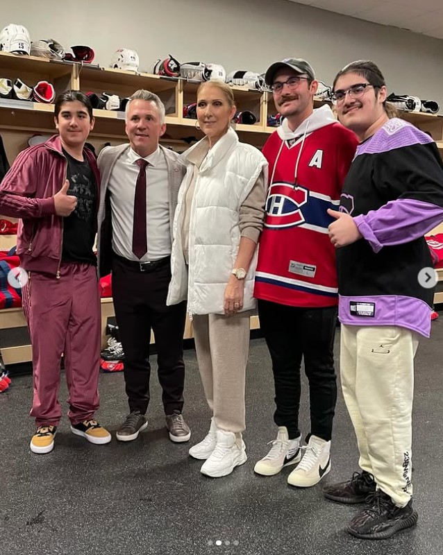 Céline Dion et ses fils posant avec les Canadiens de Montréal le 2 novembre 2023 | Source : Instagram/celinedion