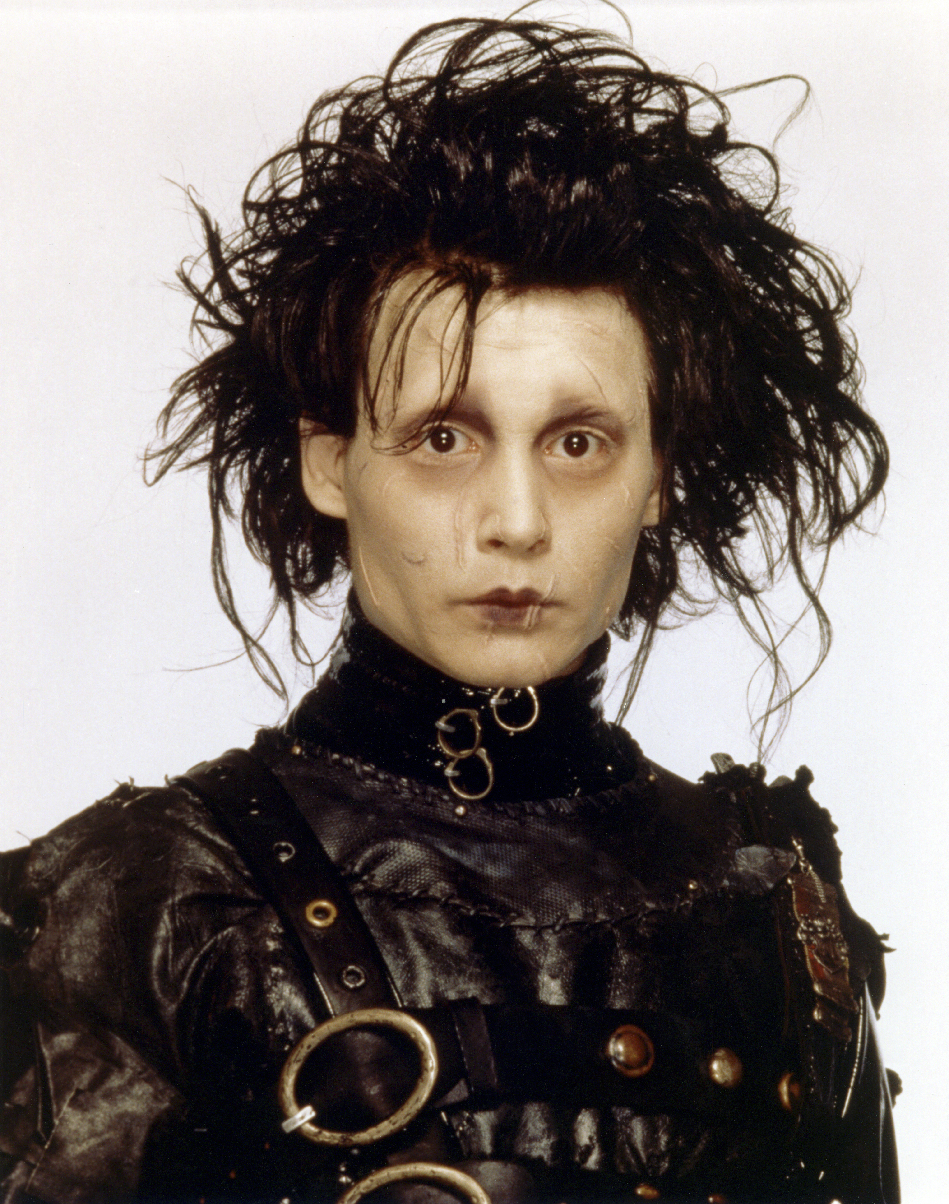 Johnny Depp sur le tournage du film " Edward aux mains d'argent " | Source : Getty Images