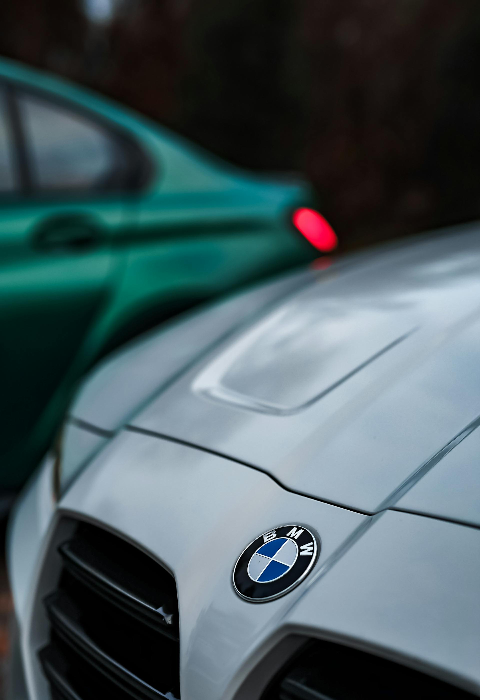 Gros plan du logo BMW sur une voiture | Source : Pexels