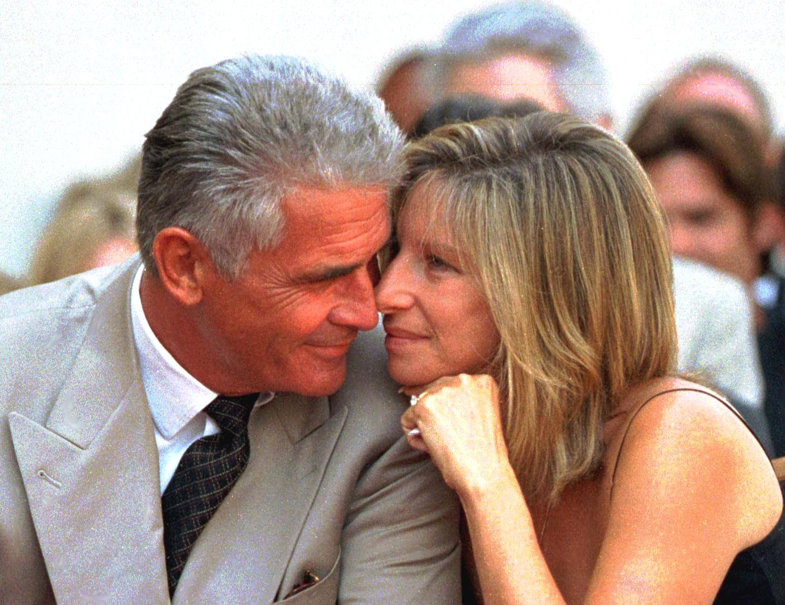 James Brolin et Barbara Streisand à Hollywood en 1998 | Source : Getty Images