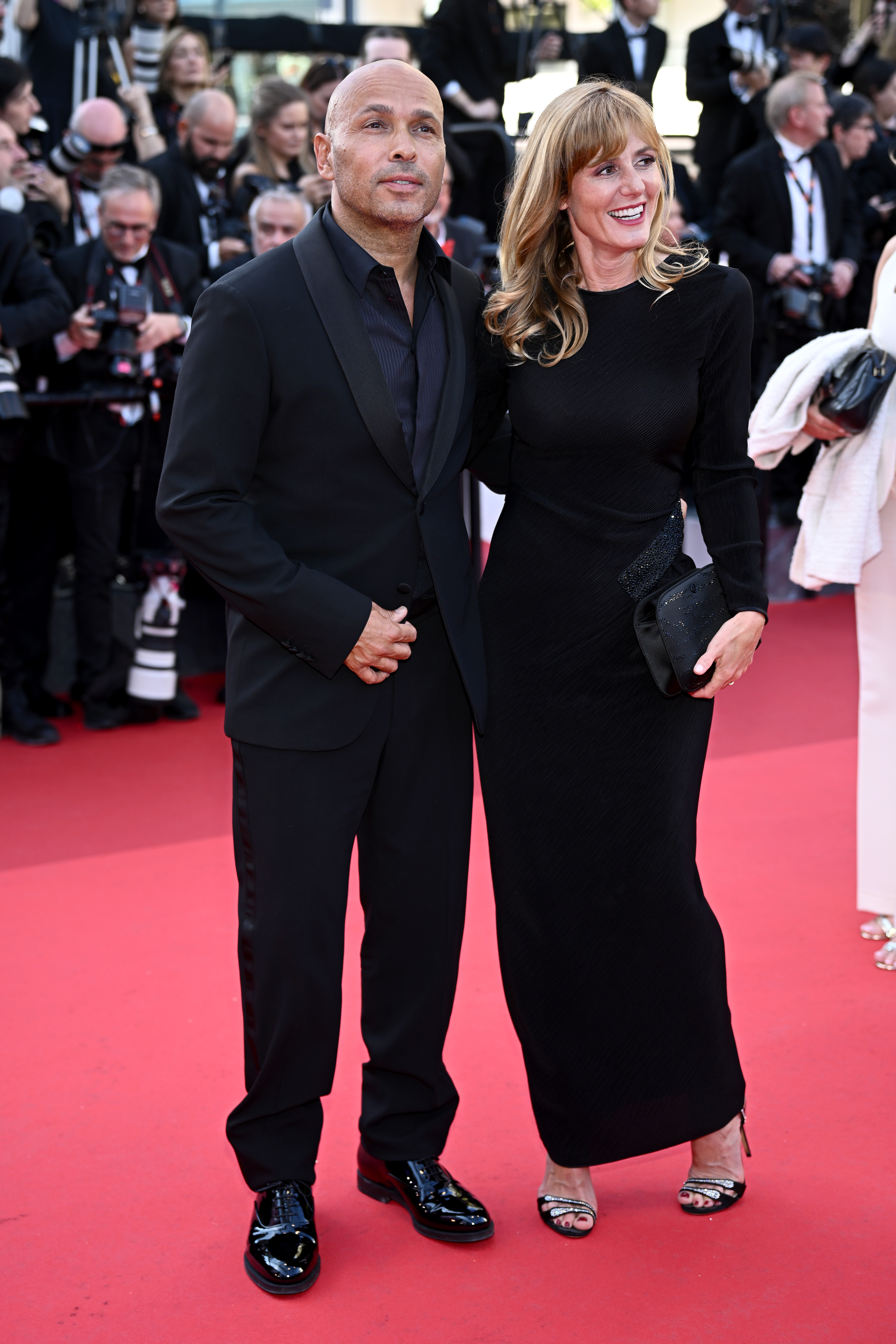Éric Judor et une invitée assistent à la cérémonie de remise des prix du film "Mission Impossible - The Final Reckoning" lors du 78e Festival de Cannes au Palais des Festivals, le 14 mai 2025 à Cannes, en France I Source : Getty Images