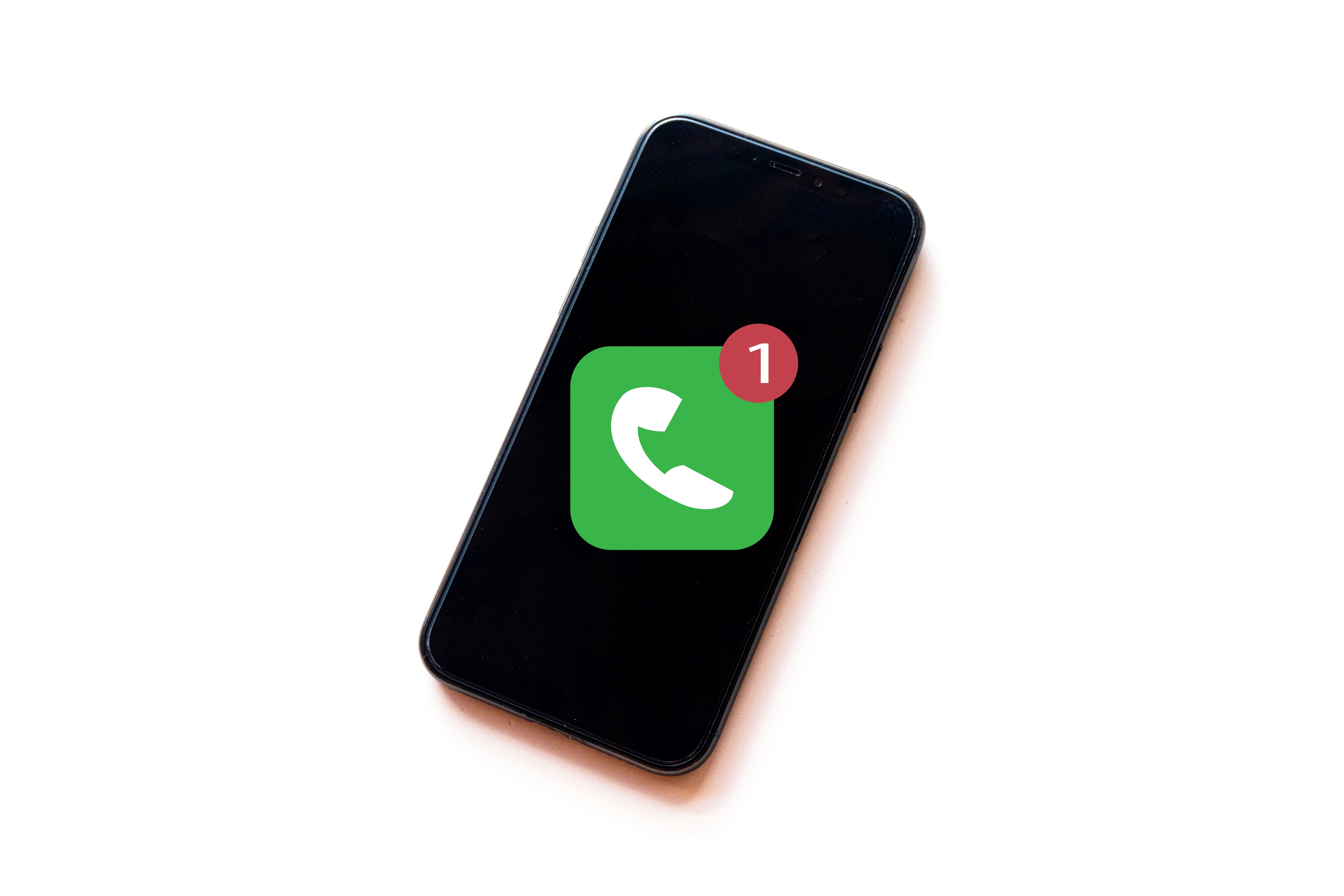 Un smart phone affichant un appel manqué | Source : Shutterstock