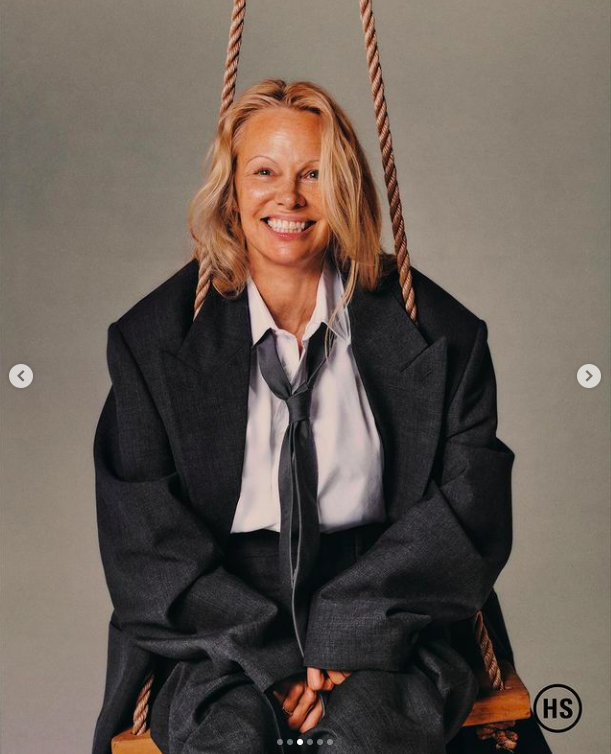 Pamela Anderson pose pour une photo postée le 29 février 2024 | Source : Instagram/pamelaanderson