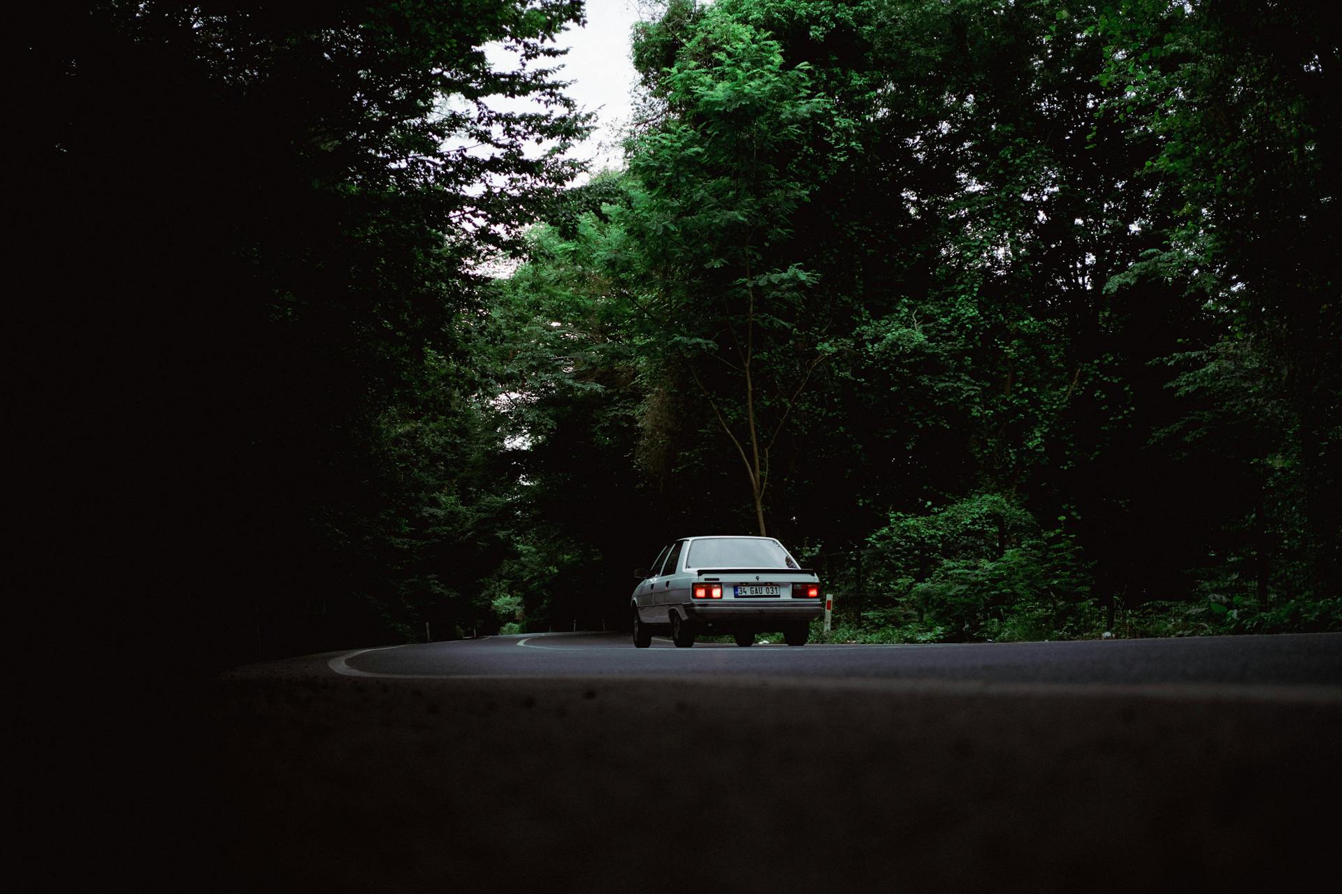 Une voiture qui s'éloigne | Source : Pexels