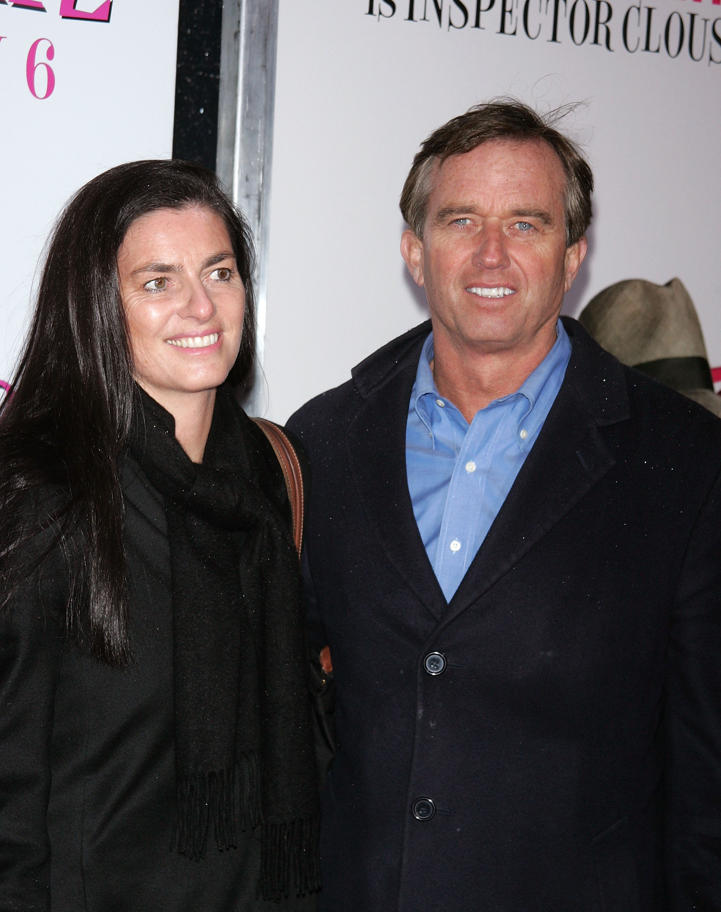 Robert F. Kennedy Jr. et Mary Richardson assistent à la première de "La panthère rose 2" le 3 février 2009 | Source : Getty Images