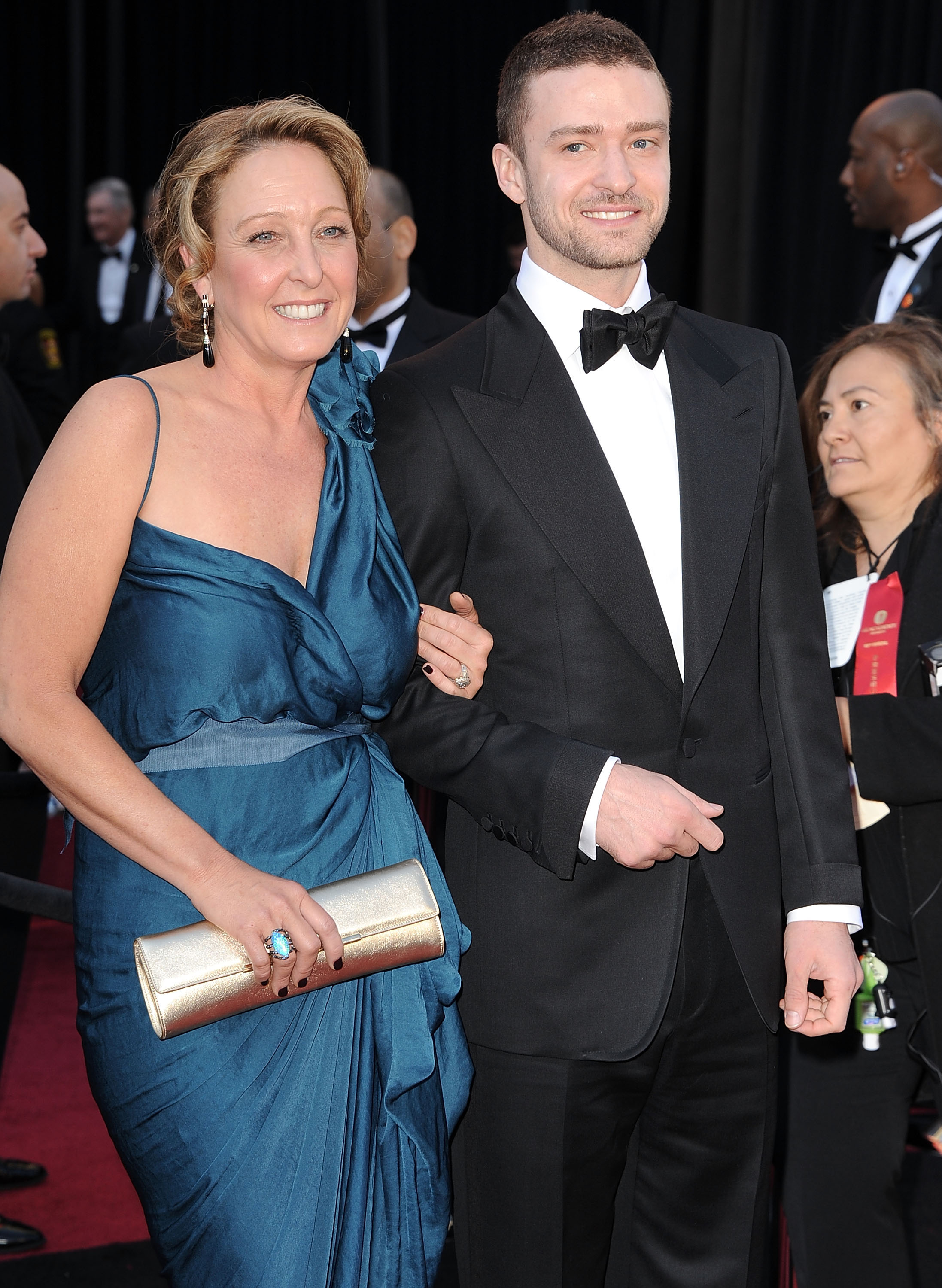 Justin Timberlake et sa mère Lynn Harless se rendant à la 83e cérémonie annuelle des Oscars au Kodak Theatre le 27 février 2011 à Hollywood, Californie. | Source : Getty Images