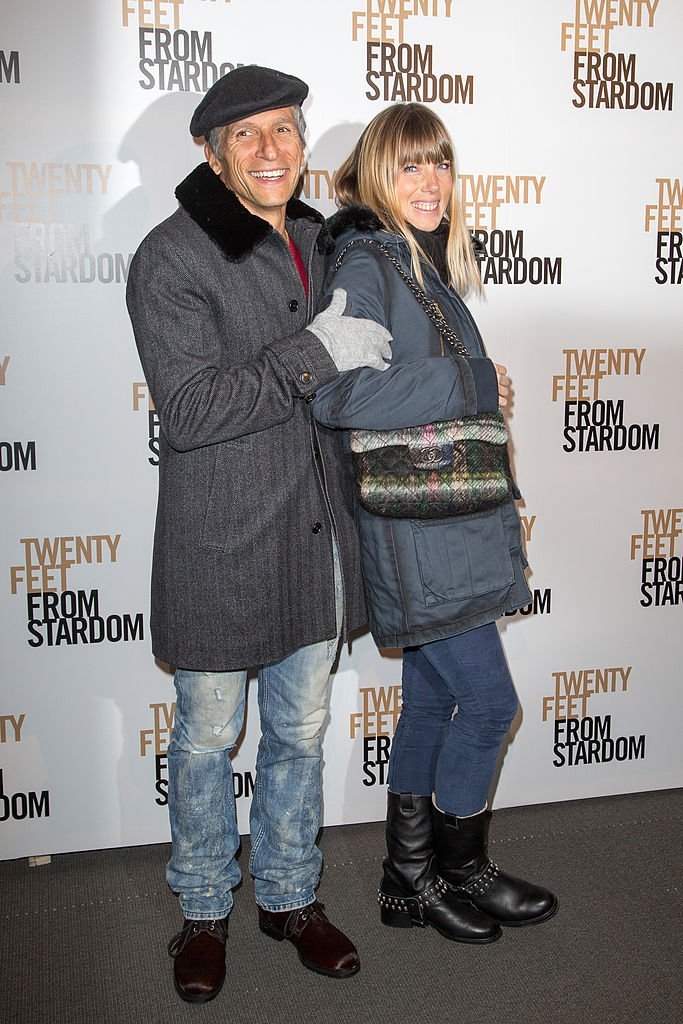 Nagui et son épouse Mélanie Page assistent à la première parisienne de'Twenty feet from stardom' au cinéma UGC Normandie le 18 novembre 2013 à Paris, France. | Photo : Getty Images.