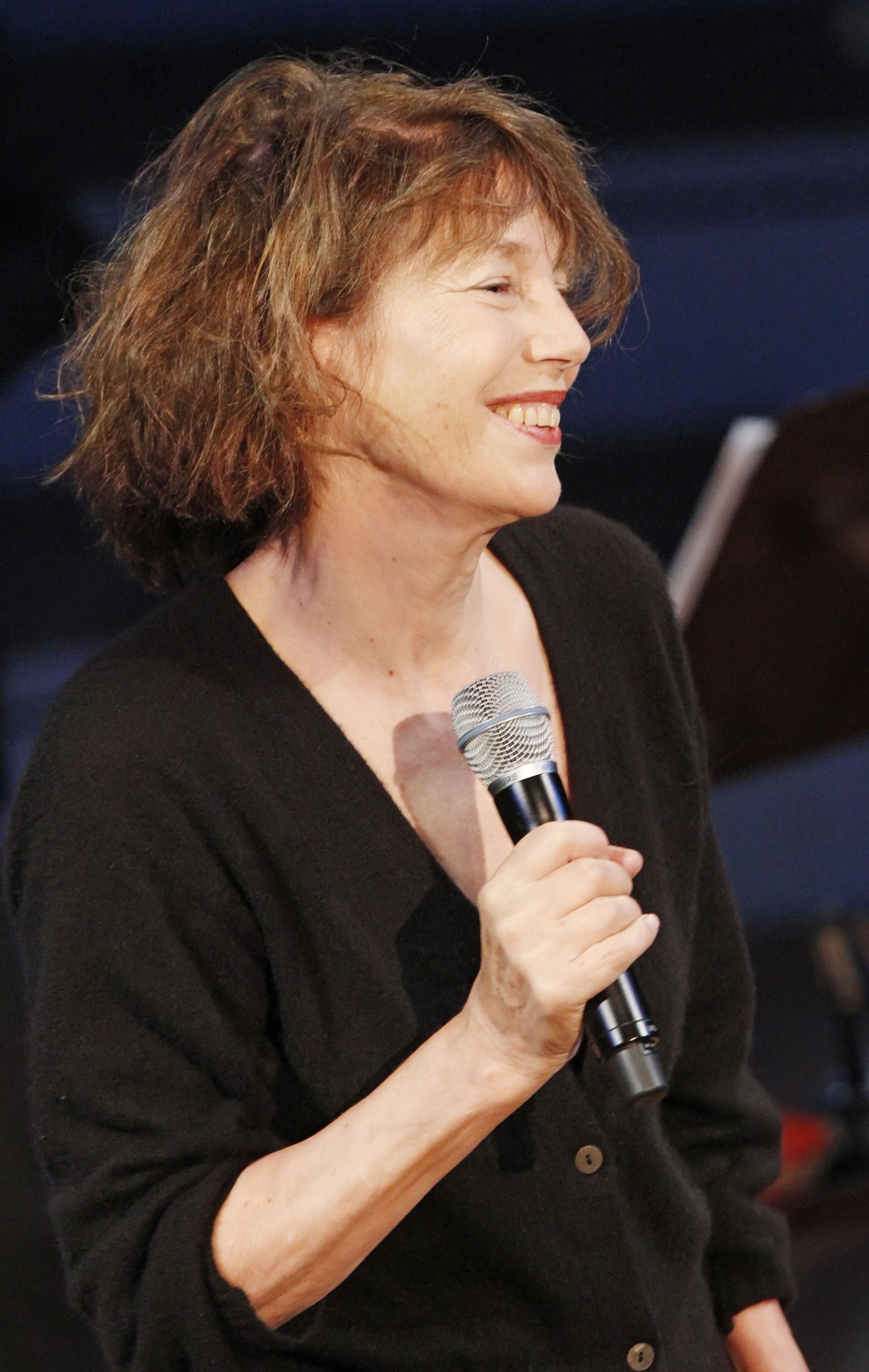 Jane Birkin se produit lors d'un concert au Kammermusiksaal à Berlin, en Allemagne. | Photo : Getty Images