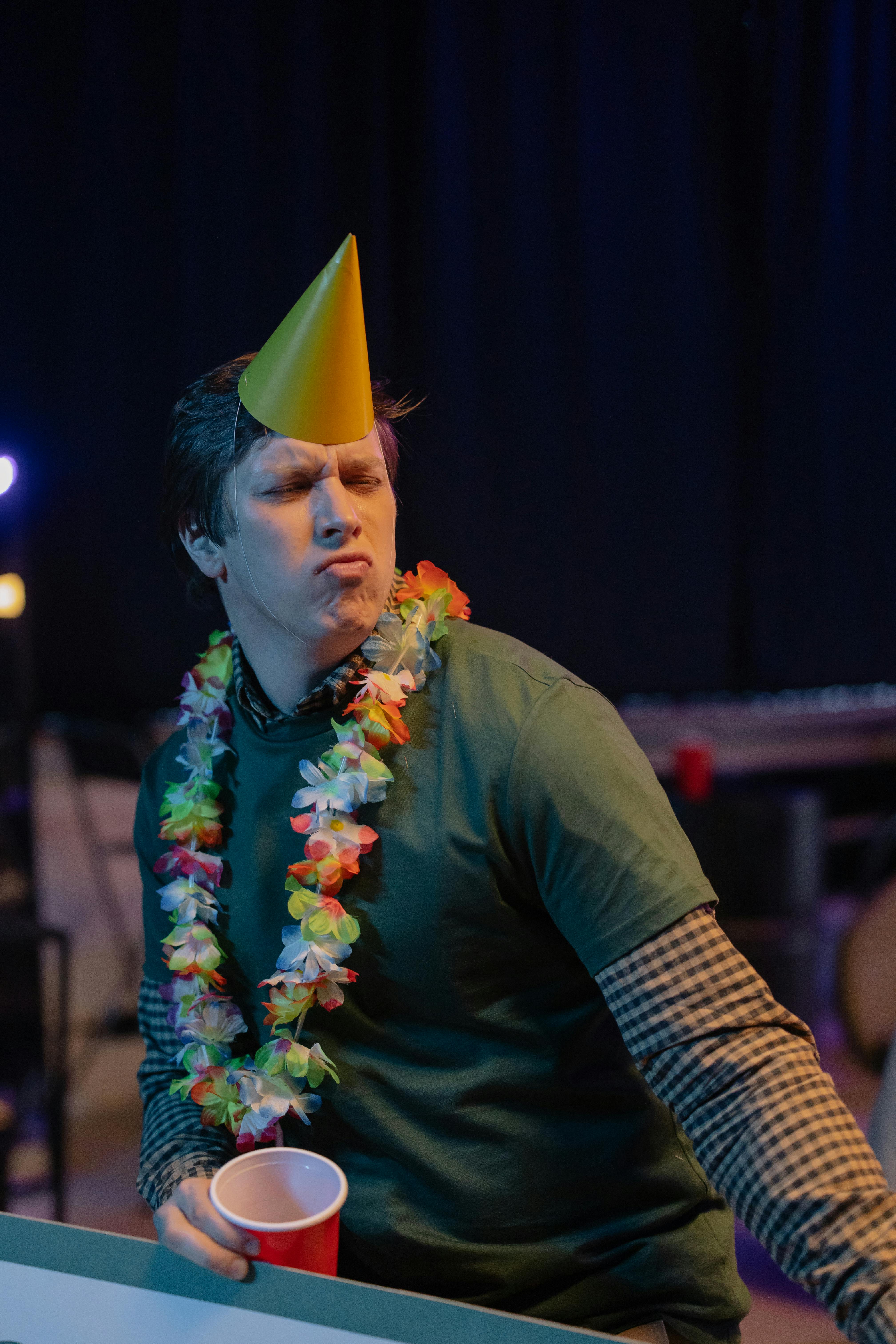 Un homme qui profite d'une fête | Source : Pexels