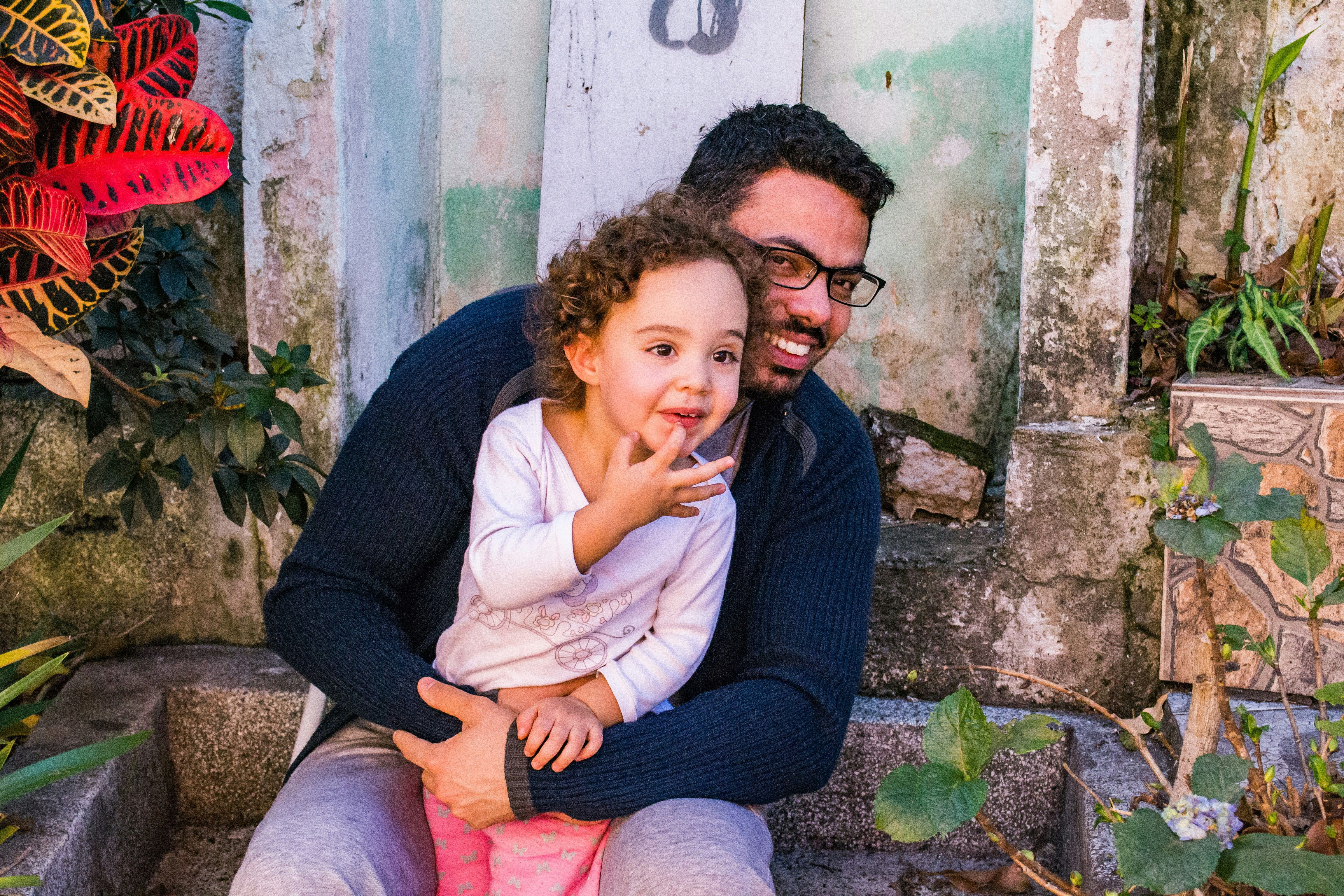 Un papa avec sa fille | Source : Unsplash