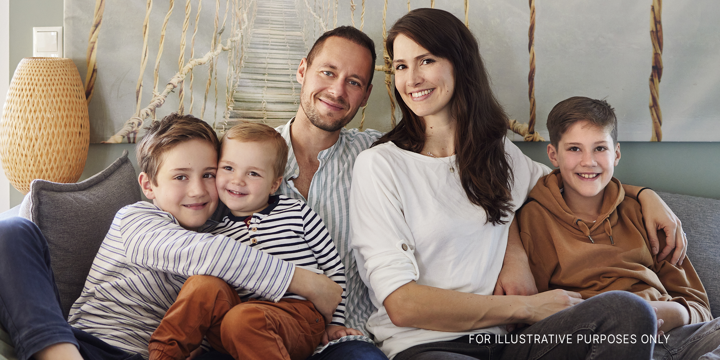 Un couple avec ses trois enfants | Source : Getty Images