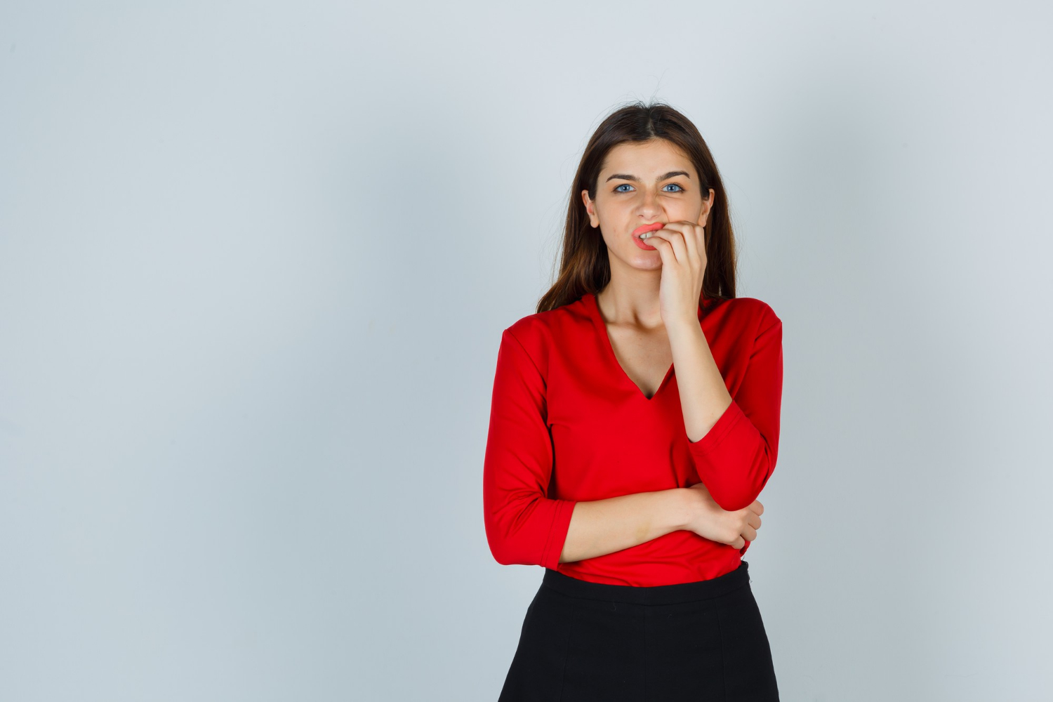 Une femme anxieuse | Source : Freepik