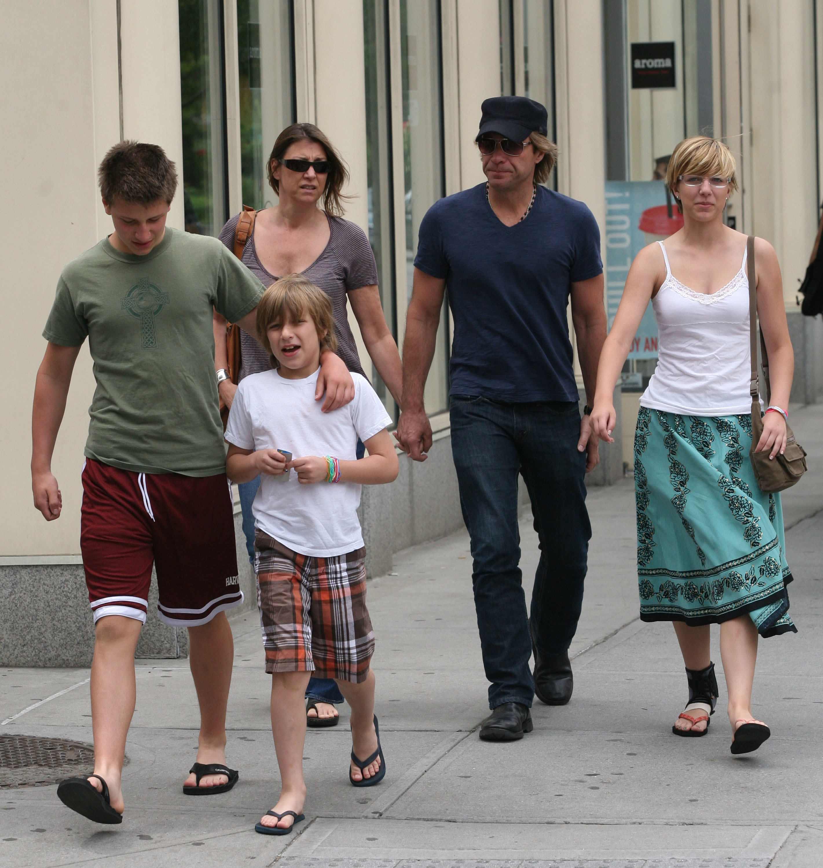 Jon Bon Jovi et sa femme, Dorothea Hurley, avec leurs enfants Jesse, Jacob et Stephanie en 2010 à New York | Source : Getty Images