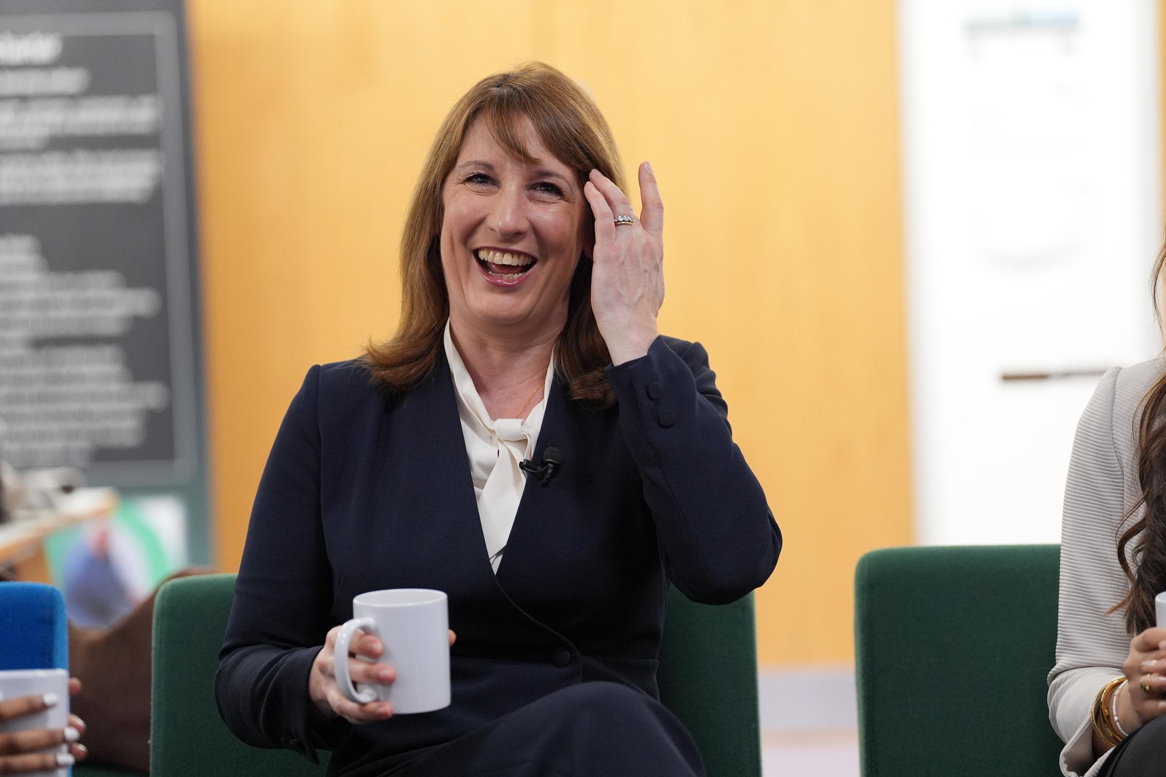 La chancelière Rachel Reeves lors d'une visite au centre de formation OpenReach le 12 février 2026, dans le Sussex, en Angleterre. | Source : Getty Images