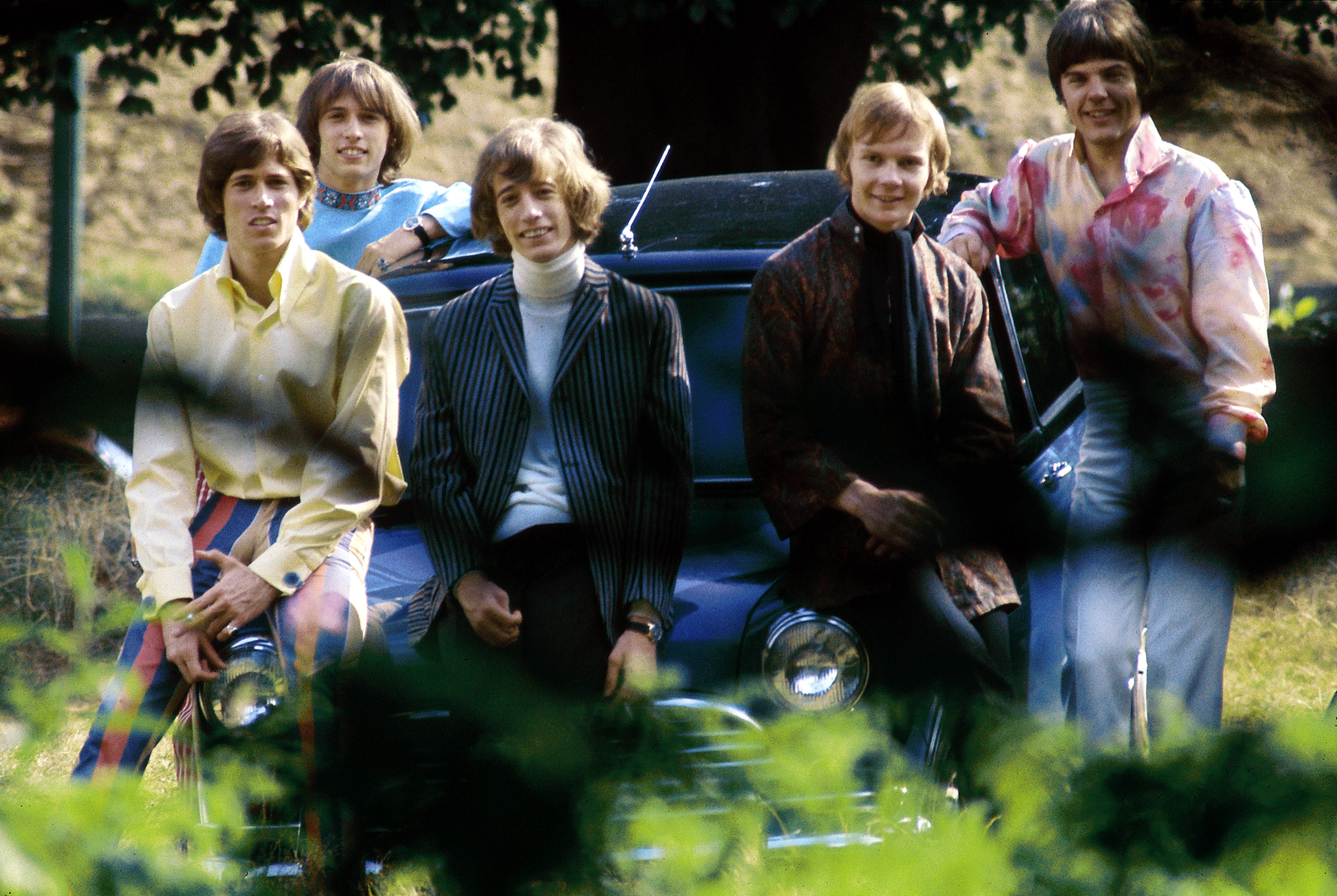 Barry Gibb, Maurice Gibb, Robin Gibb, Colin Petersen et Vince Melouney vus en janvier 1969 | Source : Getty Images