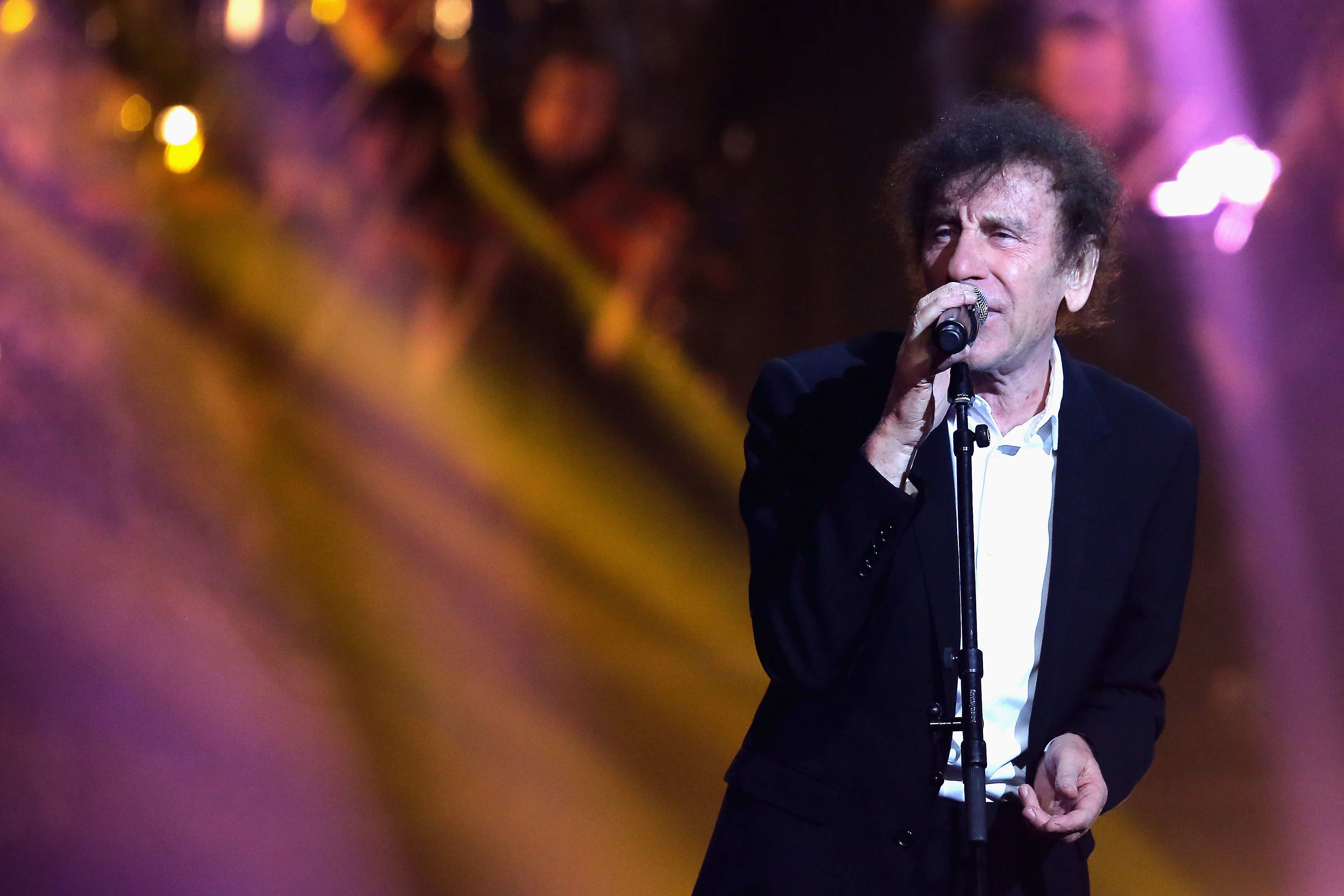 Alain Souchon chante lors de la 30e cérémonie des Victoires de la Musique au Zénith le 13 février 2015 à Paris, France. | Photo : Getty Images