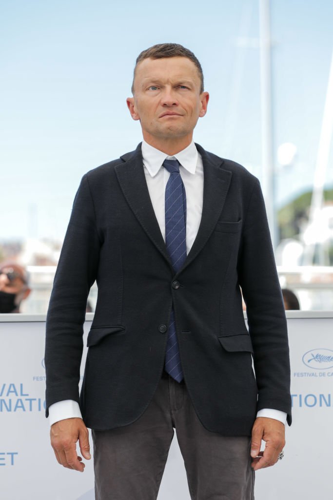 Sylvain Tesson assiste au photocall de "La Panthère des Neiges" lors du 74e Festival de Cannes, le 14 juillet 2021 à Cannes, France. | Photo : Getty Images