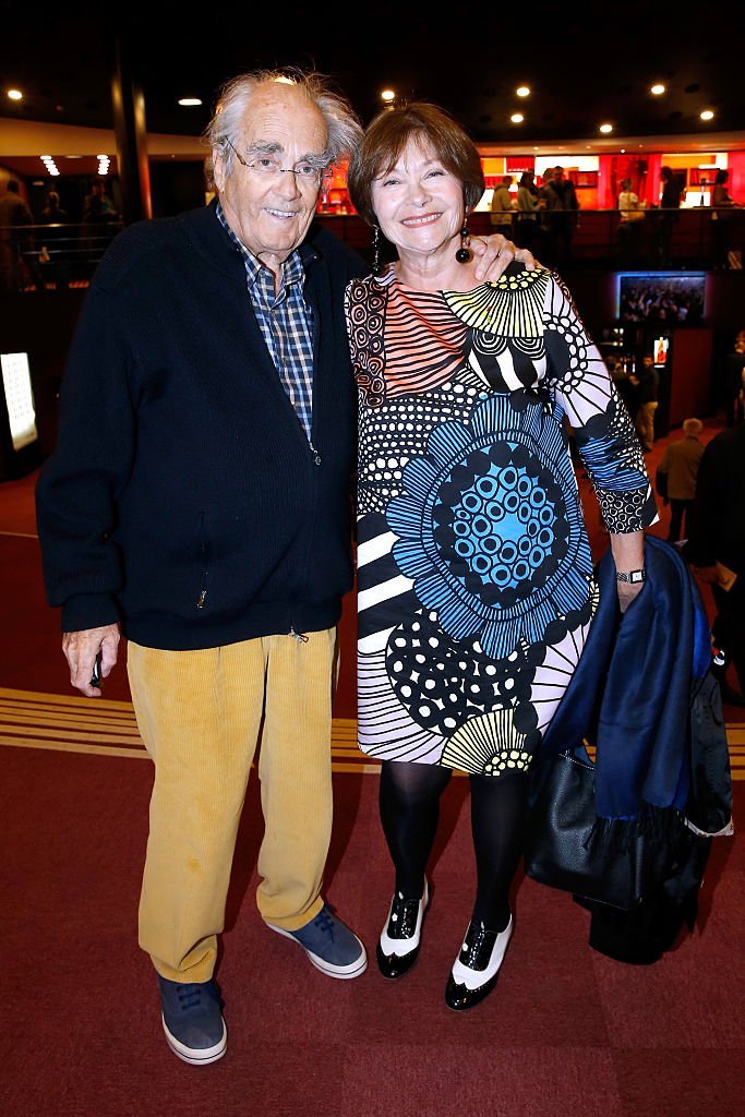 Michel Legrand et l'actrice Macha Meril assistent au spectacle des humoristes français Regis Laspales et Philippe Chevallier à Olympie le 23 avril 2015. | Photo : Getty Images