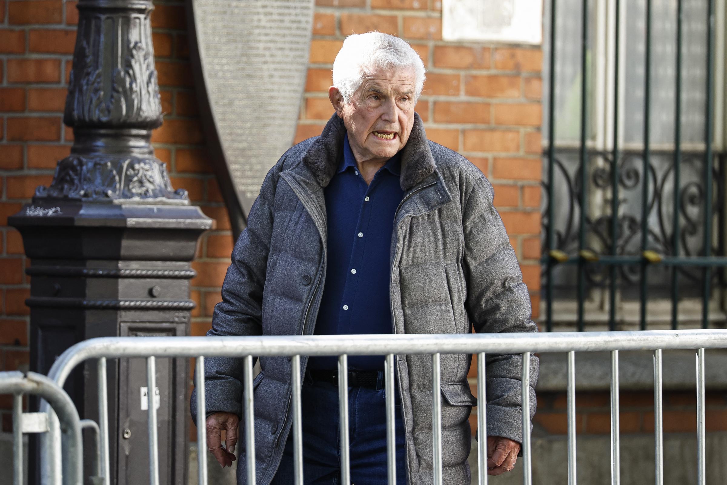 Le réalisateur français Claude Lelouch arrive aux funérailles de l'actrice française Nadia Fares à l'église Saint-Jean-de-Montmartre à Paris, le 24 avril 2026. Nadia Fares est décédée le 17 avril 2026, à l'âge de 57 ans, après avoir été retrouvée inconsciente dans une piscine à Paris et avoir passé plusieurs jours dans le coma I Source : Getty Images