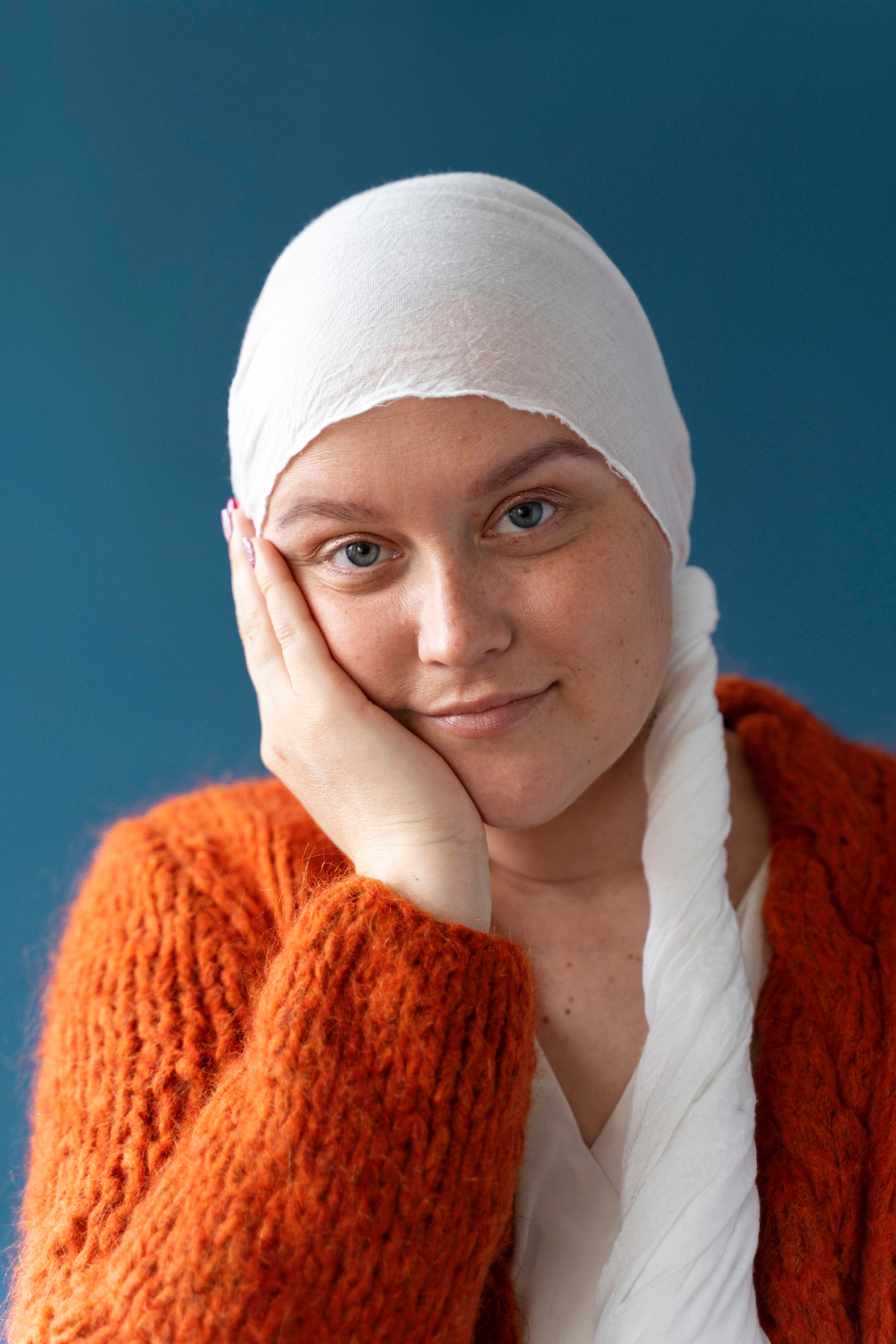 Une femme qui sourit | Source : Freepik