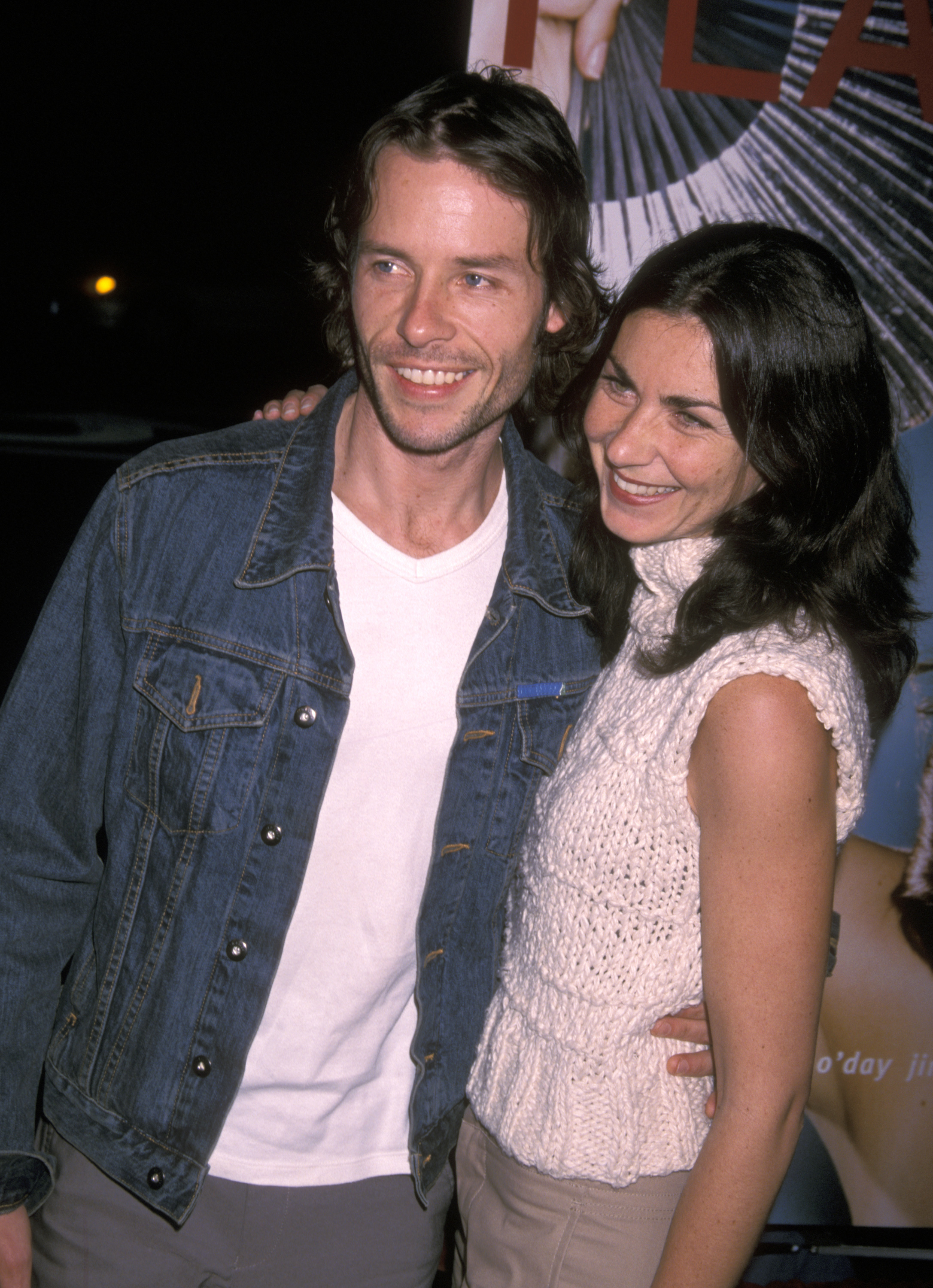 Guy Pearce et Kate Mestitz photographiés lors de la première de 'Memento' à Los Angeles au Regent Showcase Theatre en 2000 à Los Angeles, Californie | Source : Getty Images