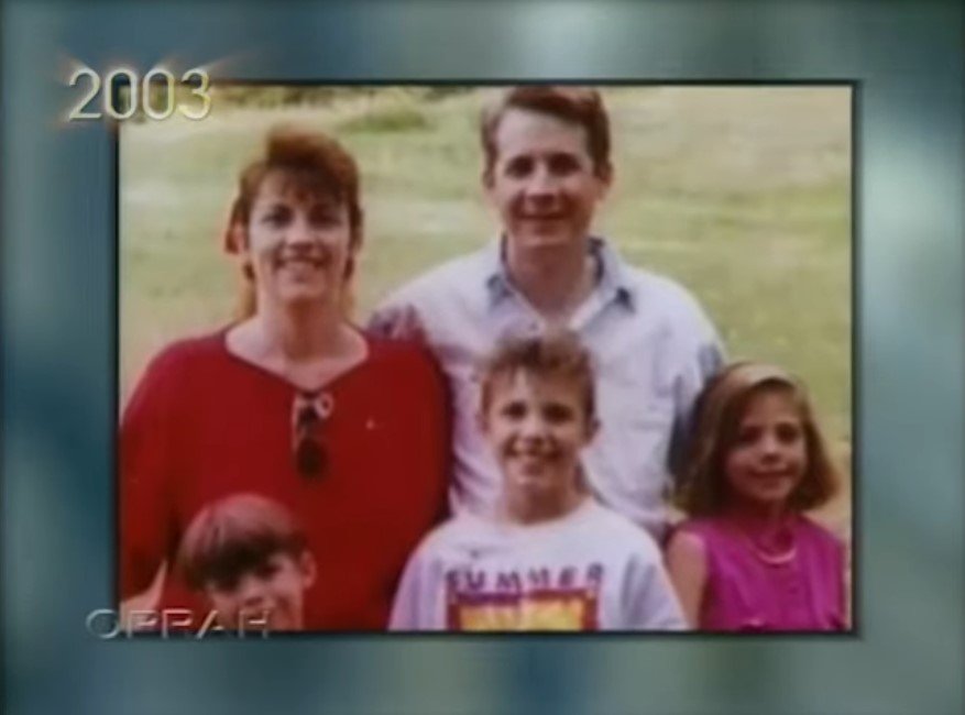 Photo de Kellie Forbes avec son mari et ses enfants | Source : Youtube/OWN