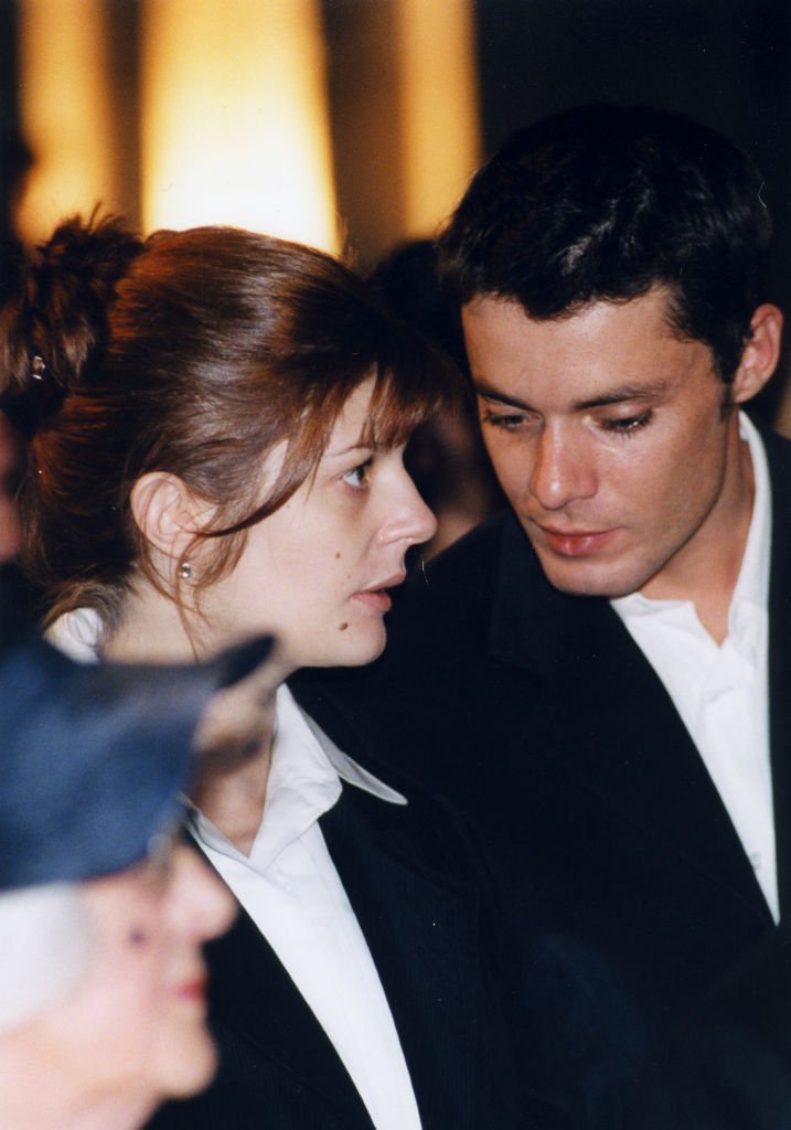 Chiara Mastroianni et Pierre Thoretton au mariage de son demi-frère Christian Vadim à Autub le 21 septembre 1996, France. | Photo : Getty Images