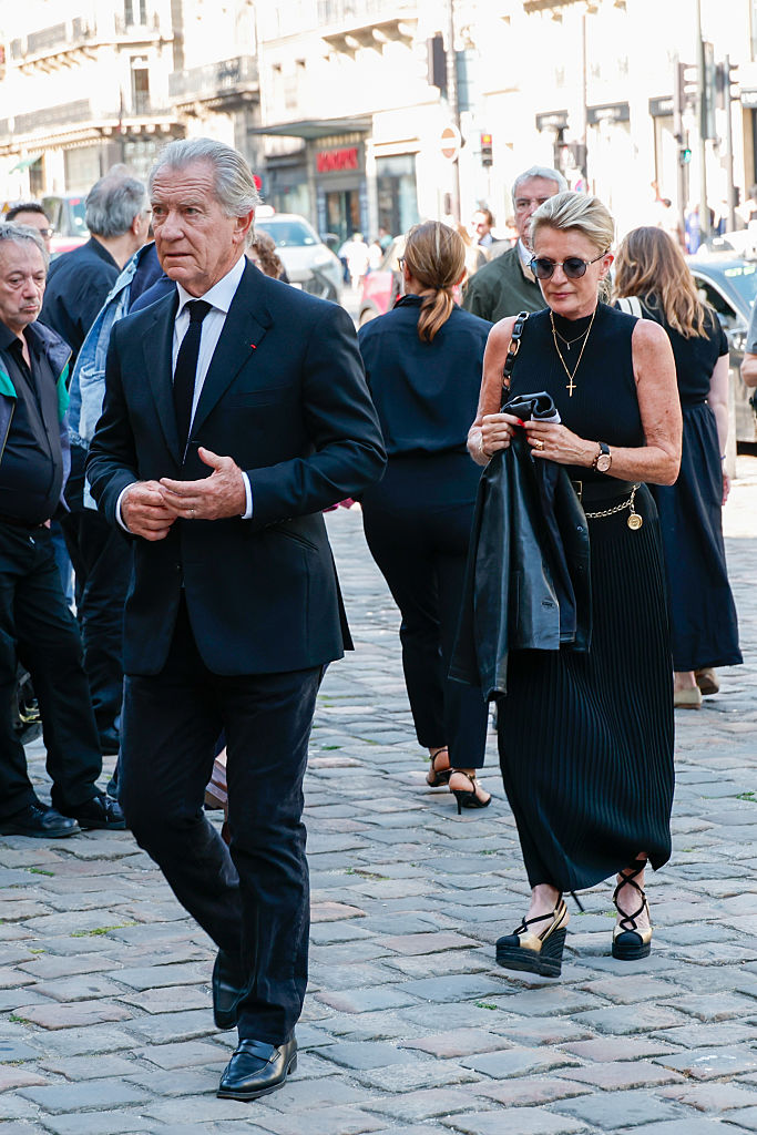 William Leymergie et Sophie Davant assistent aux funérailles de Philippe Labro à l'église Saint-Germain-des-Près, le 13 juin 2025 à Paris, en France I Source : Getty Images