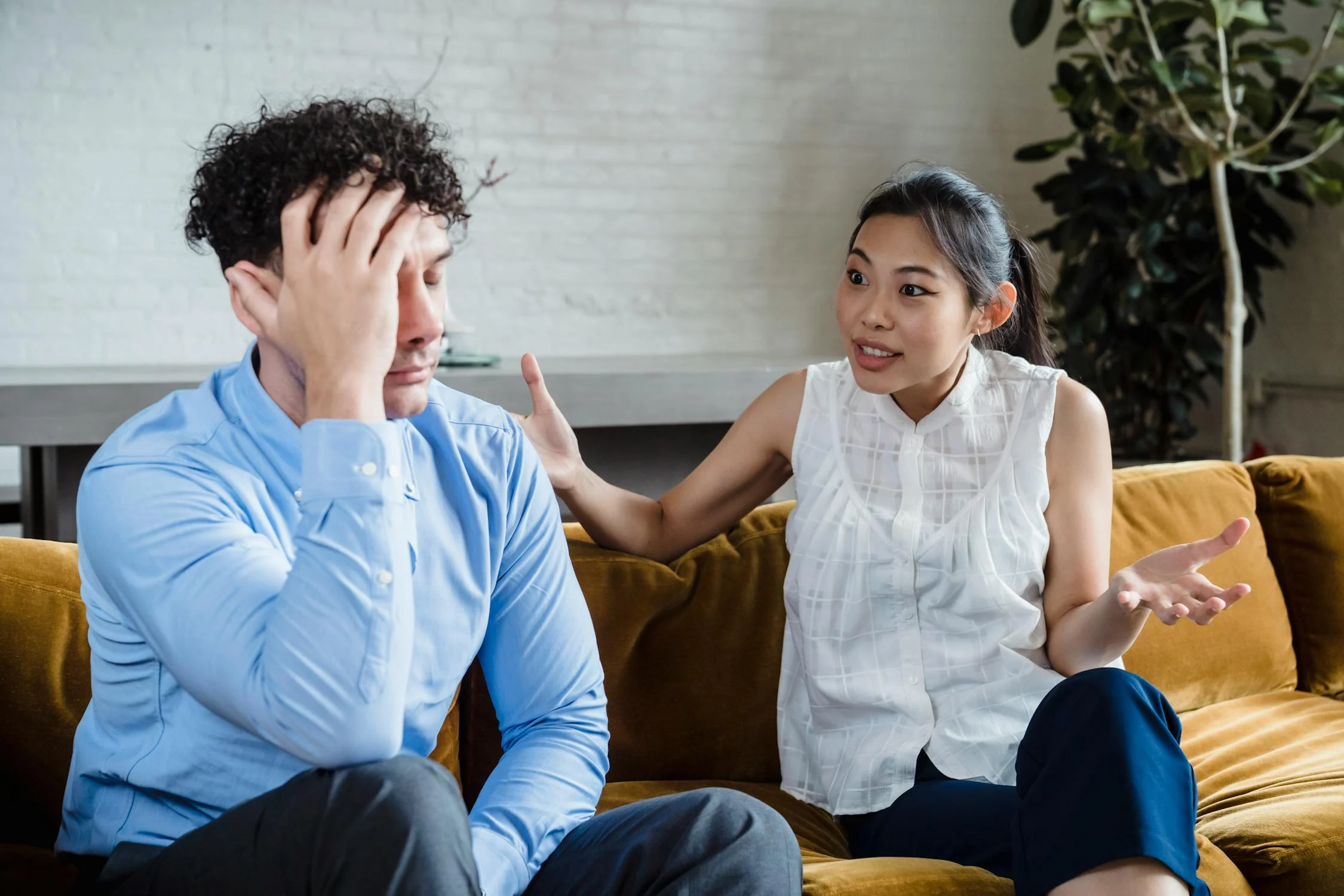 Une femme en colère qui parle à son mari | Source : Pexels