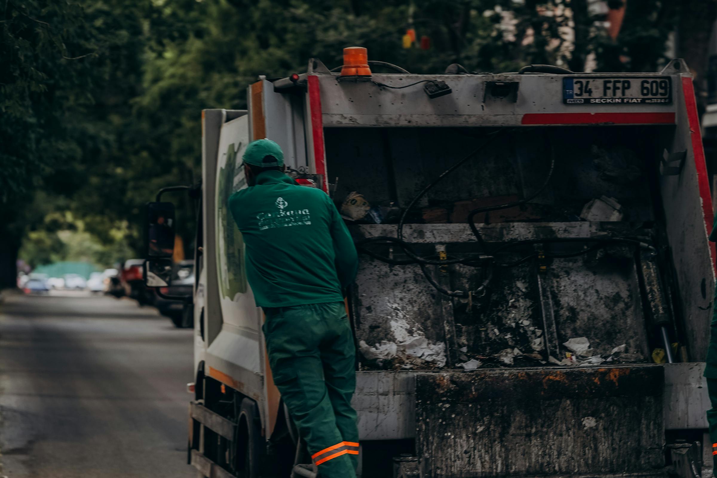 Un camion à ordures dans la rue | Source : Pexels