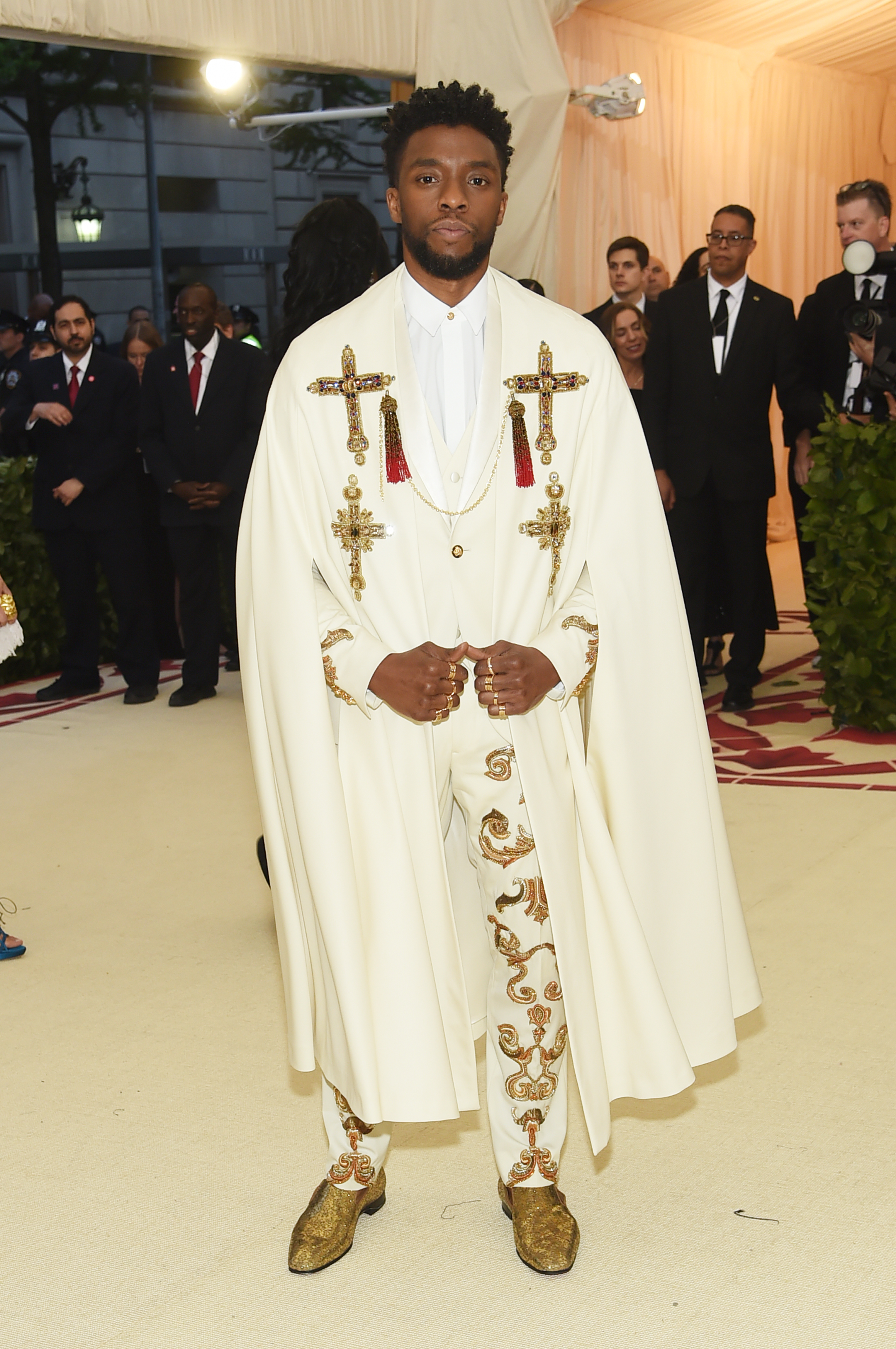 Chadwick Boseman assiste à la soirée Heavenly Bodies : Fashion &amp; The Catholic Imagination Costume Institute Gala au Metropolitan Museum of Art à New York, le 7 mai 2018. | Source : Getty Images