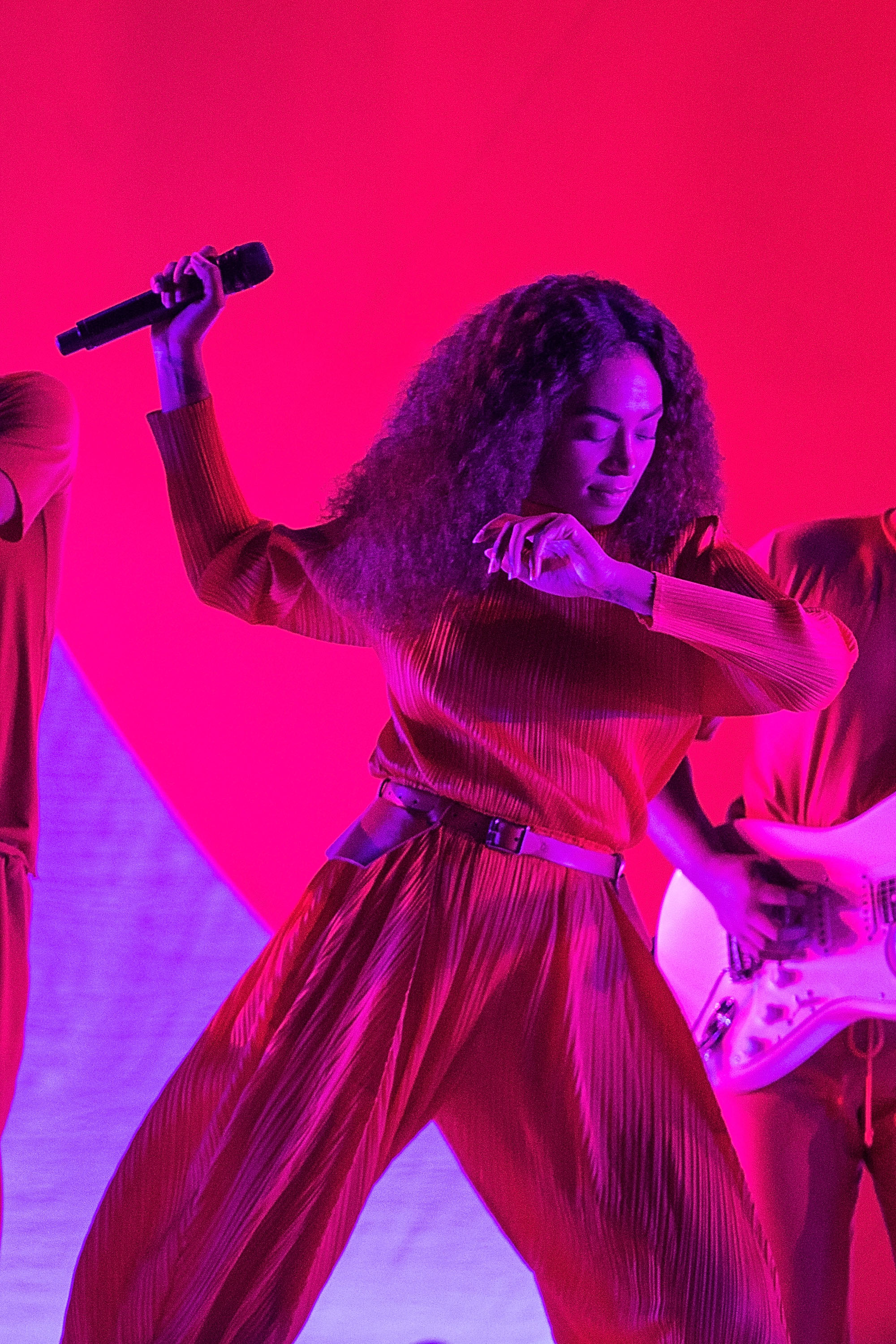 Solange se produit sur scène lors du festival Day for Night à Houston, Texas, le 17 décembre 2017 | Source : Getty Images