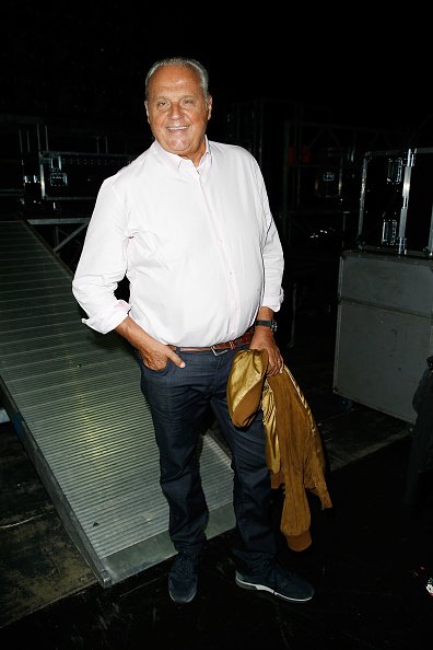 Le producteur Gérard Louvin assiste au spectacle "Sans Modération". | Photo : Getty Images.