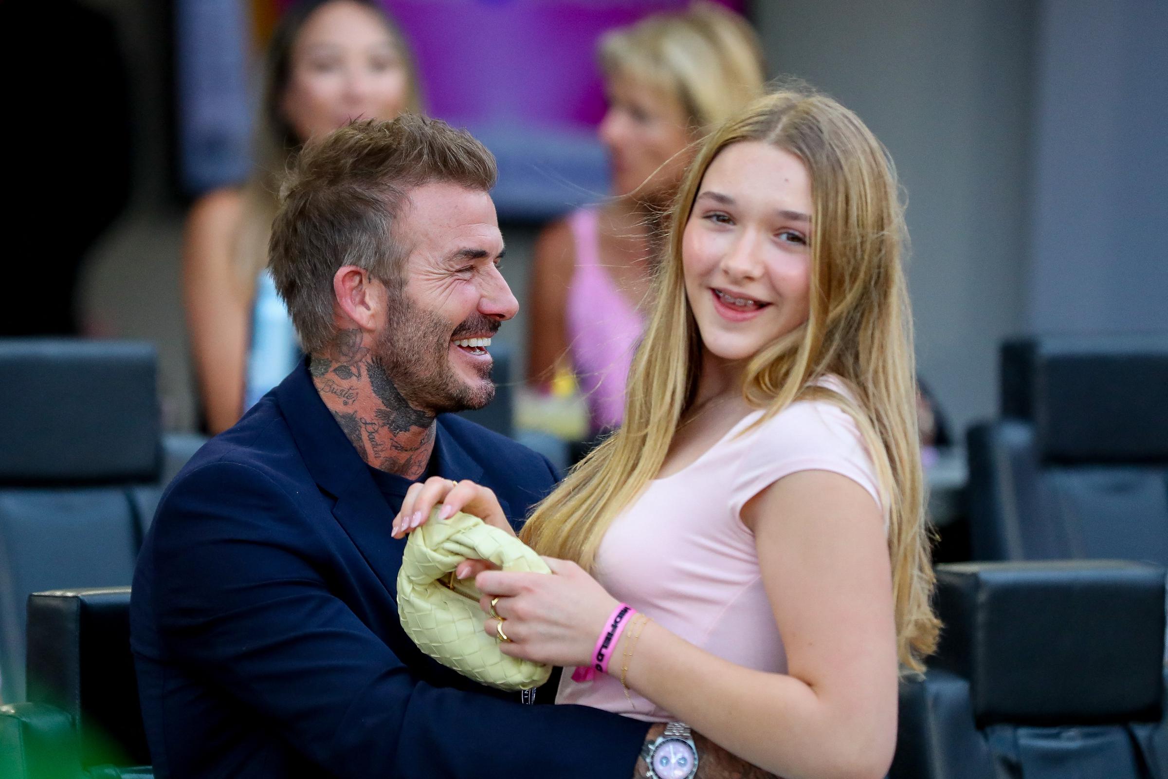 David et Harper Beckham lors du match de football de la saison régulière de la Major League Soccer (MLS) entre l'Inter Miami CF et le St. Louis City SC à Fort Lauderdale, Floride, le 1er juin 2024 | Source : Getty Images