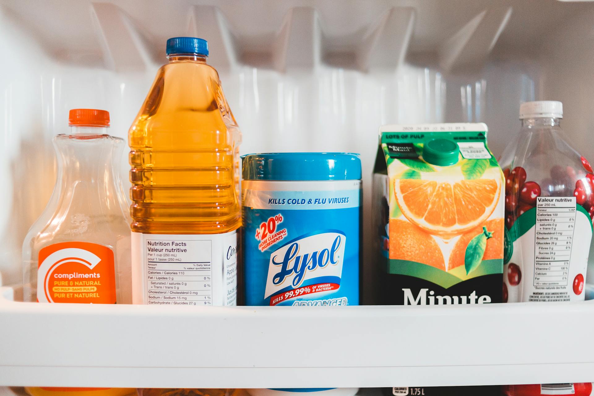 Une brique de jus d'orange dans un réfrigérateur | Source : Pexels
