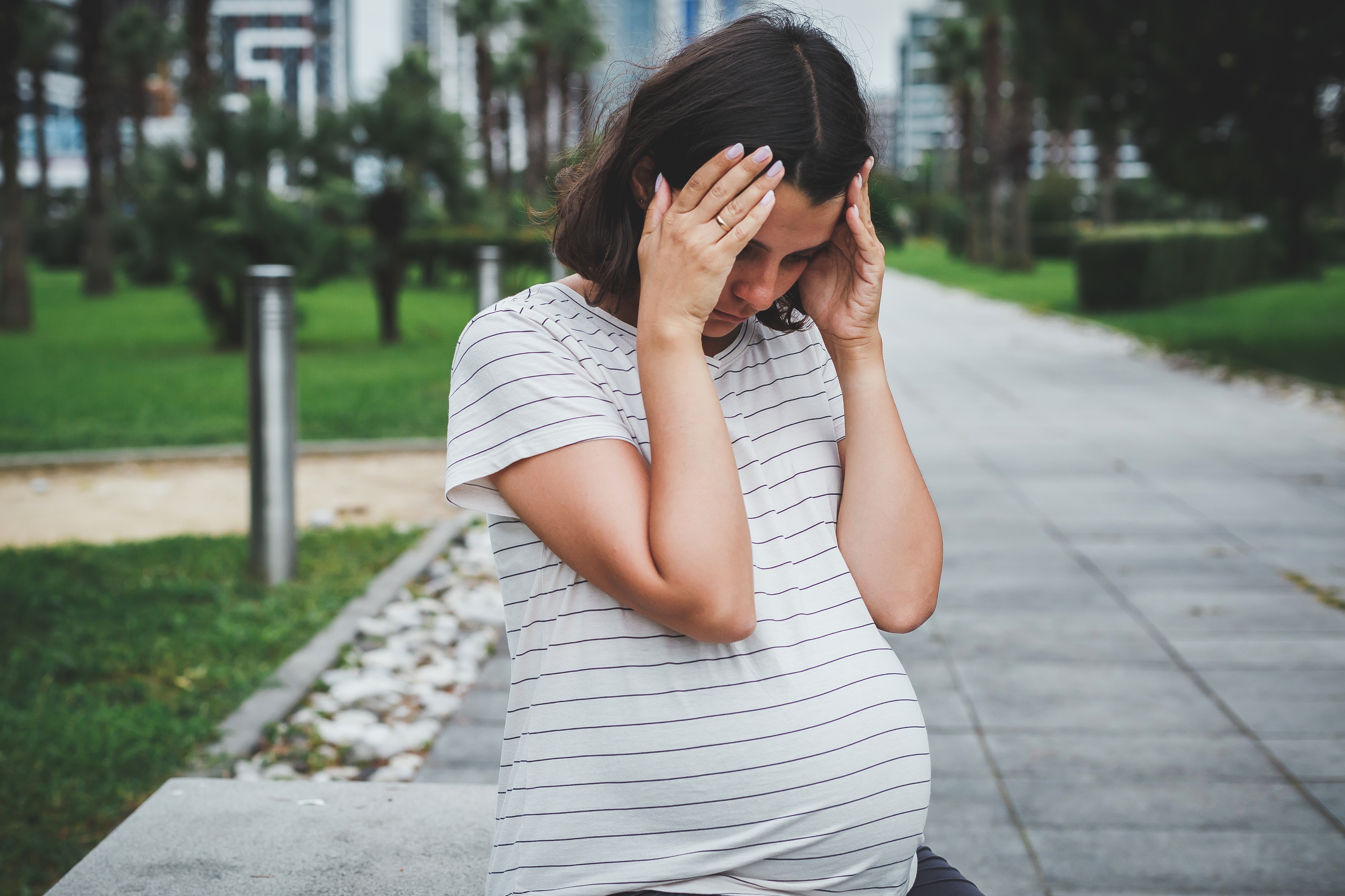 Une femme enceinte frustrée | Source : Shutterstock
