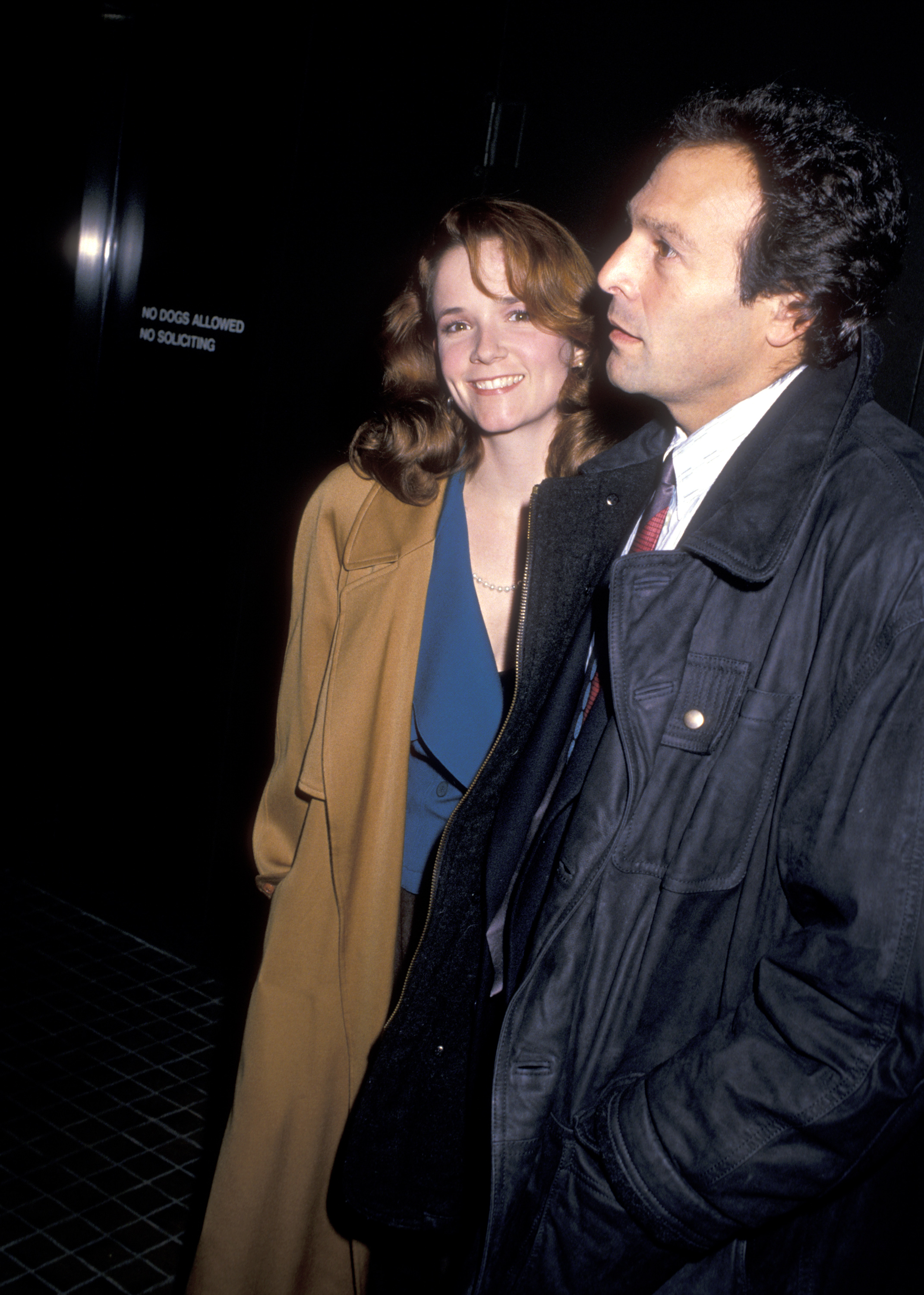 Lea Thompson et Howard Deutch à la première de "Working Girl" le 19 décembre 1988 | Source : Getty Images