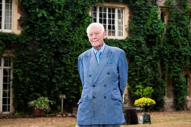 Sir Benjamin Slade pose sur une photo partagée le 23 novembre 2025. | Source : Facebook/Welsh Sports