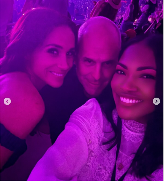 Meghan Markle posant pour une photo avec des amis lors du concert de Beyoncé à Los Angeles posté le 10 mai 2025 | Source : Instagram/meghan