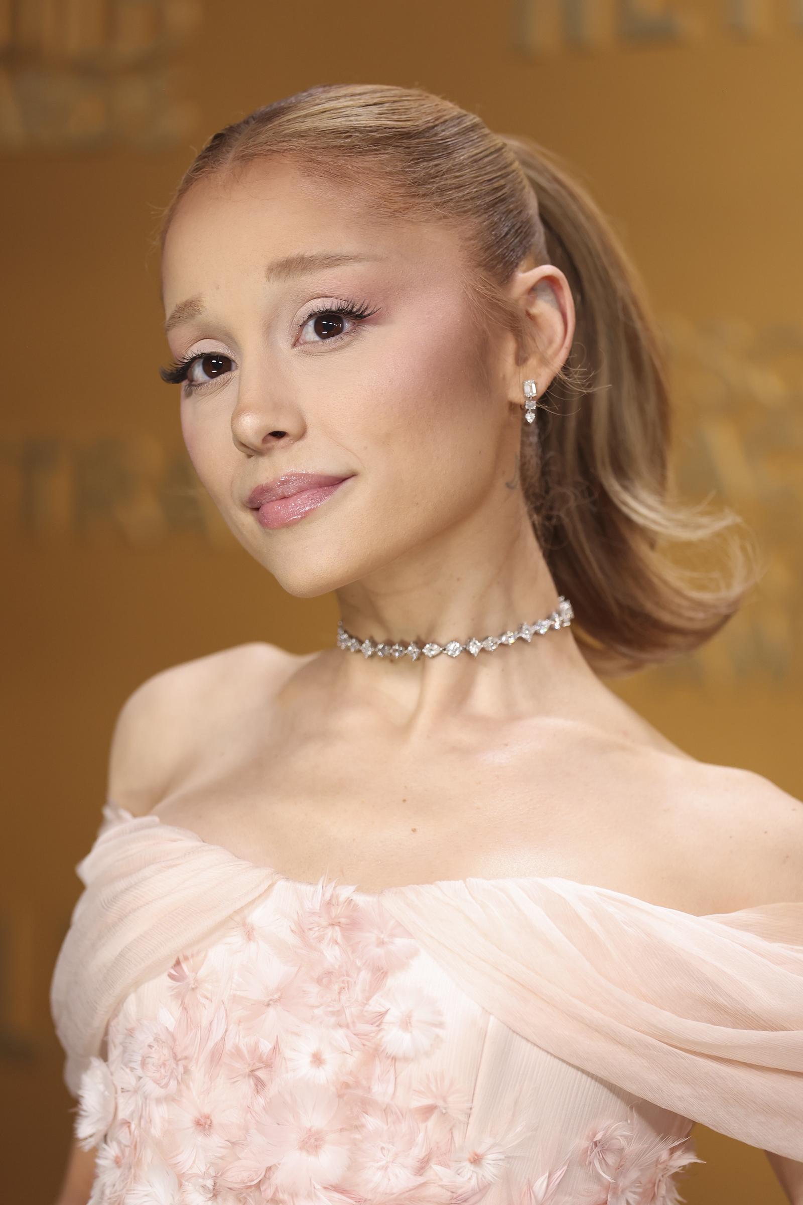 Ariana Grande arrive à la 31e cérémonie annuelle des Screen Actors Guild Awards, le 23 février 2025, à Los Angeles, en Californie. | Source : Getty Images