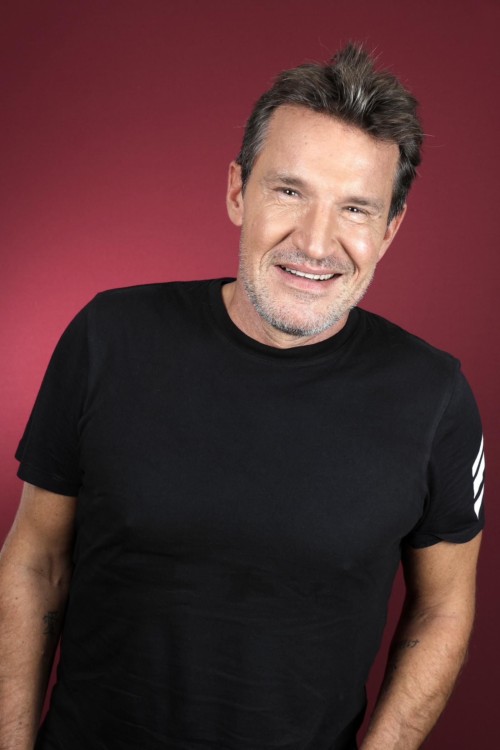 Le présentateur de télévision Benjamin Castaldi pose lors d'une séance photo à Paris, en France, le 25 septembre 2023 I Source : Getty Images