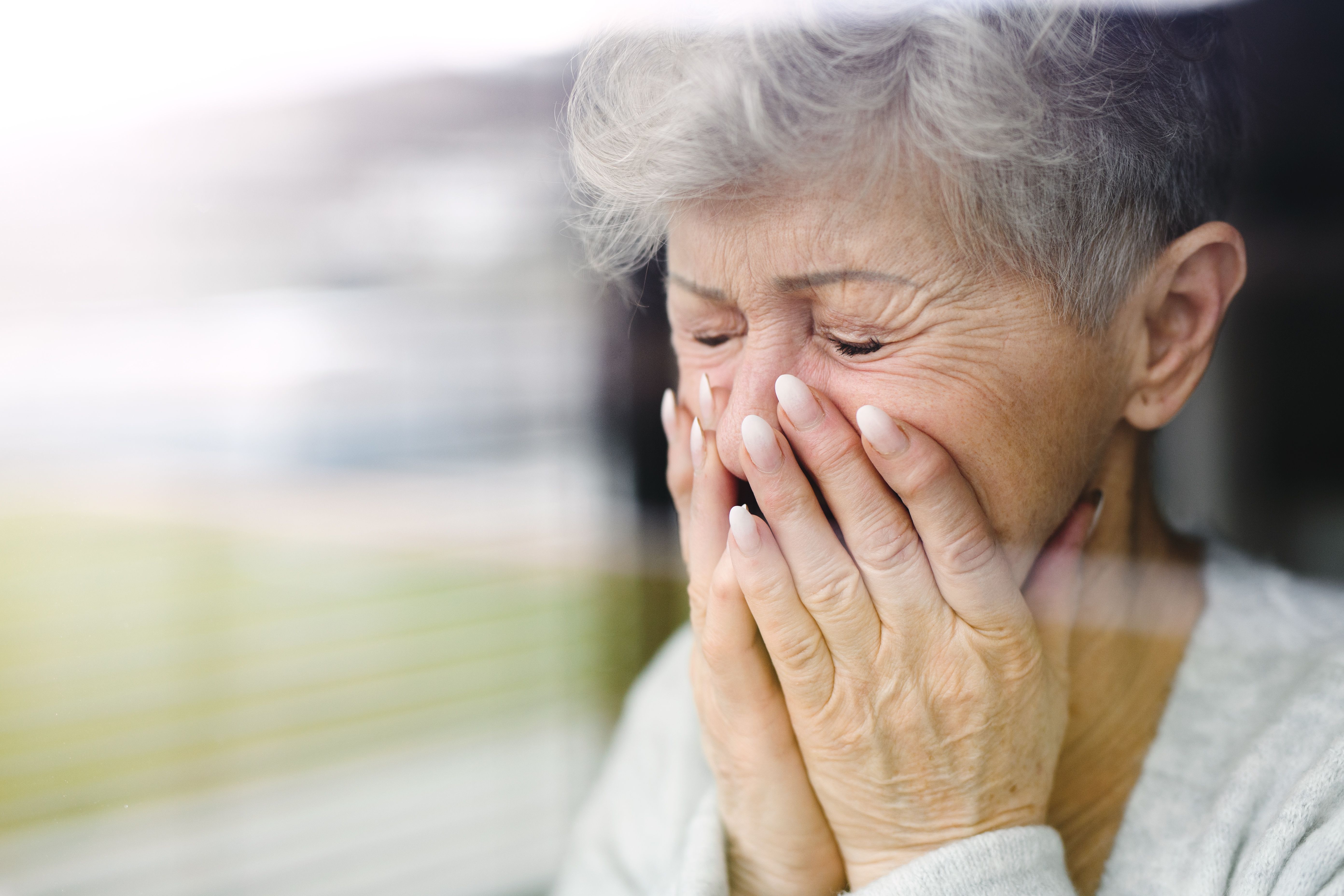 Une femme âgée qui pleure | Source : Getty Images