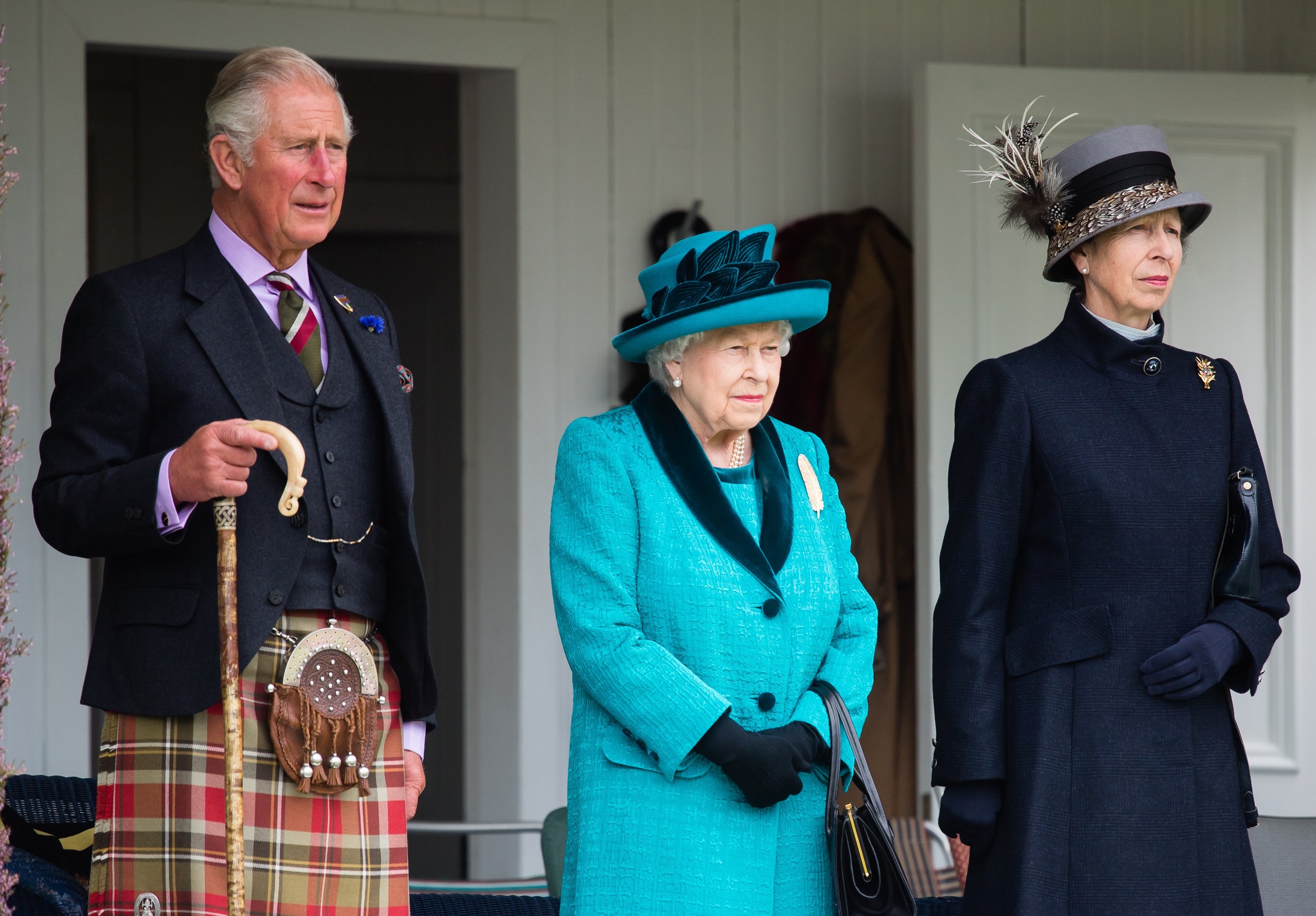 La princesse Anne, la reine Elizabeth II et le roi Charles III à Braemar Scottland en 2018 | Source : Getty Images